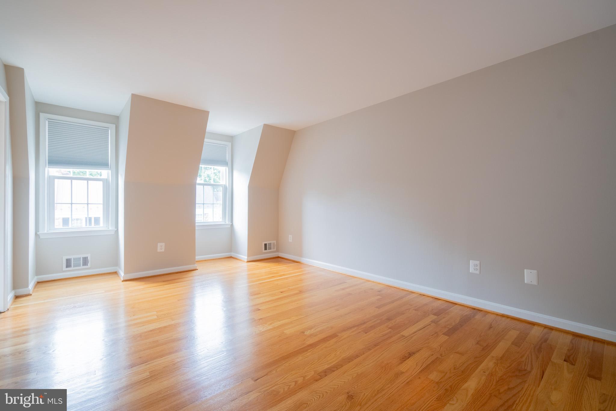 KINGS MANOR TOWNE HOUSES - Residential Lease