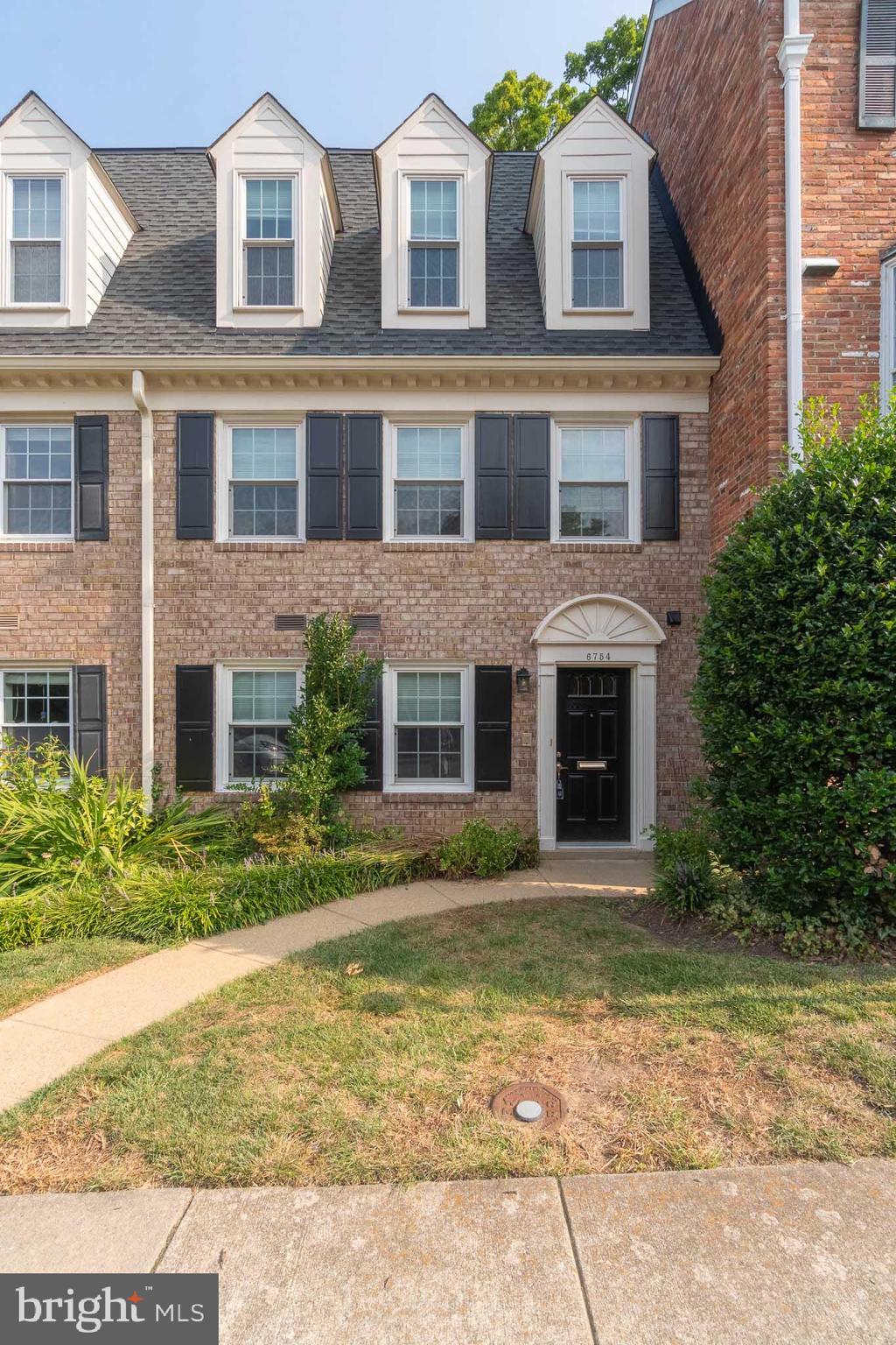 KINGS MANOR TOWNE HOUSES - Residential Lease