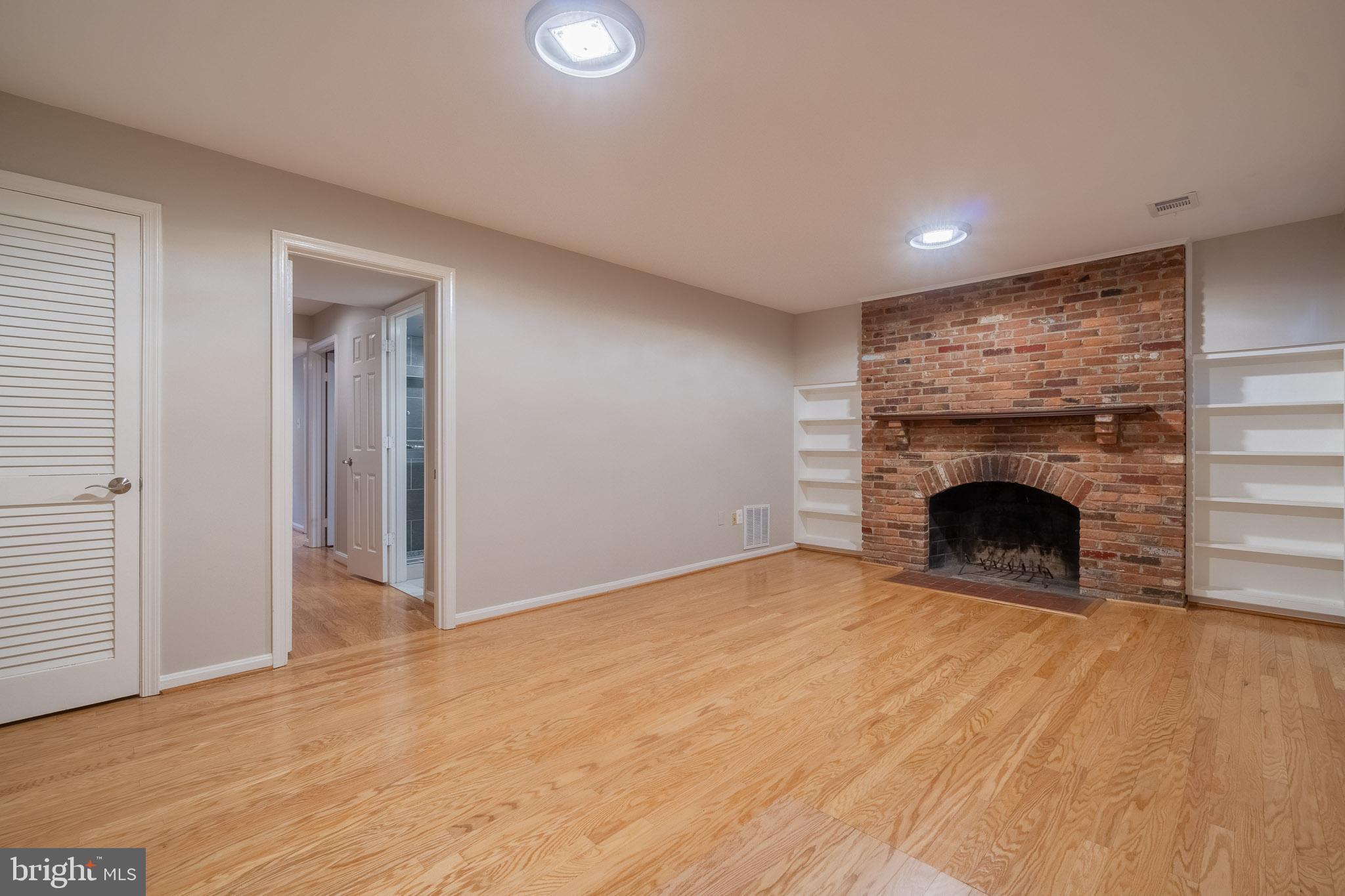 KINGS MANOR TOWNE HOUSES - Residential Lease