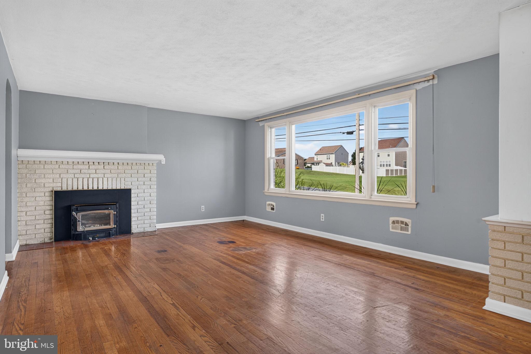 570 MANOR ROAD