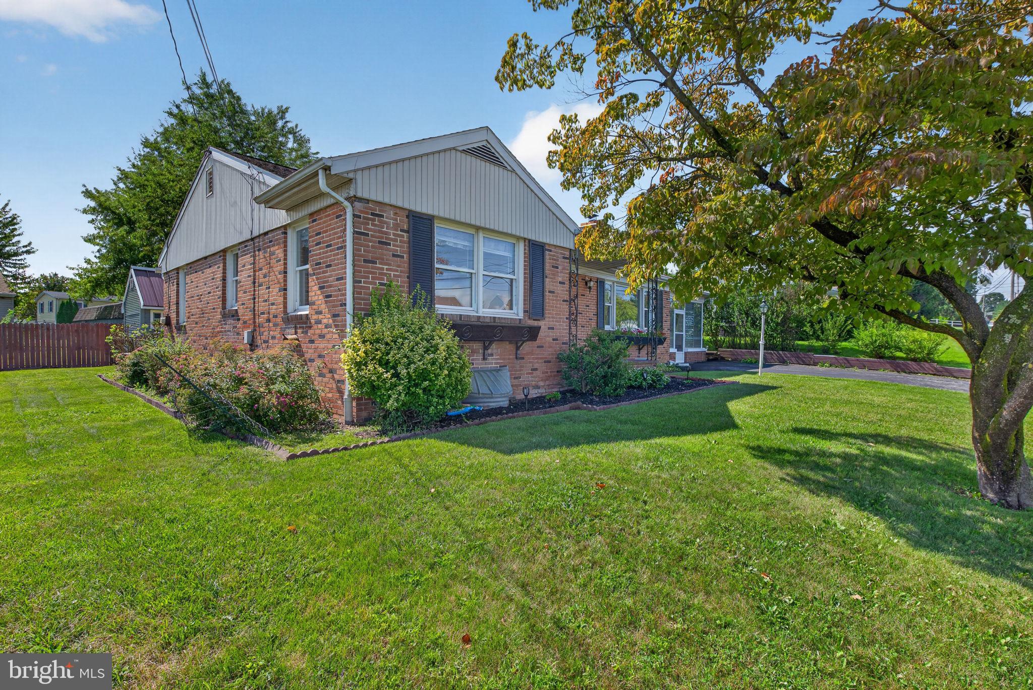570 MANOR ROAD