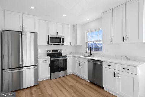 1742 TIGER LILY CIRCLE WOODBRIDGE VA 22192