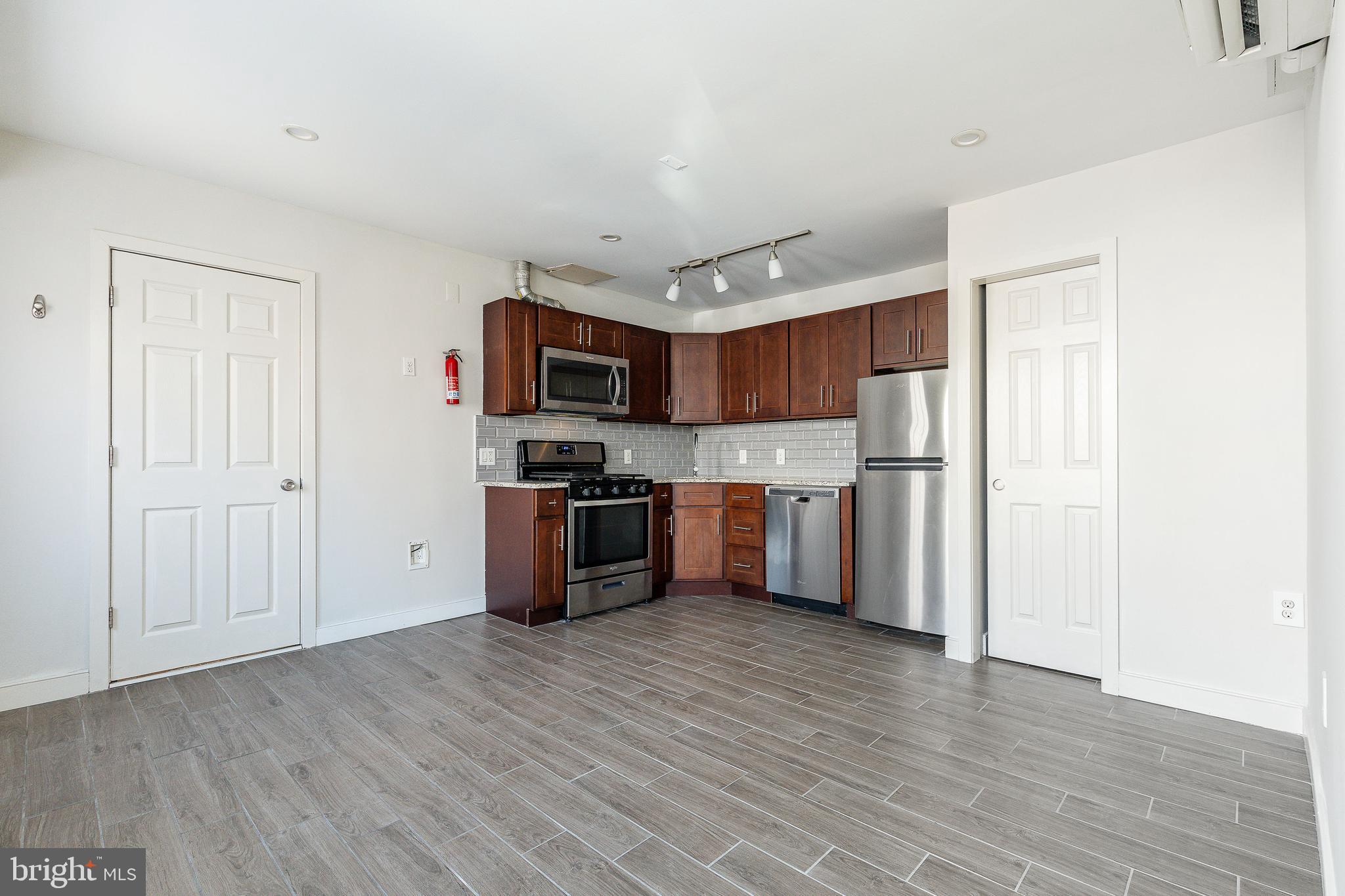 POINT BREEZE - Residential Income