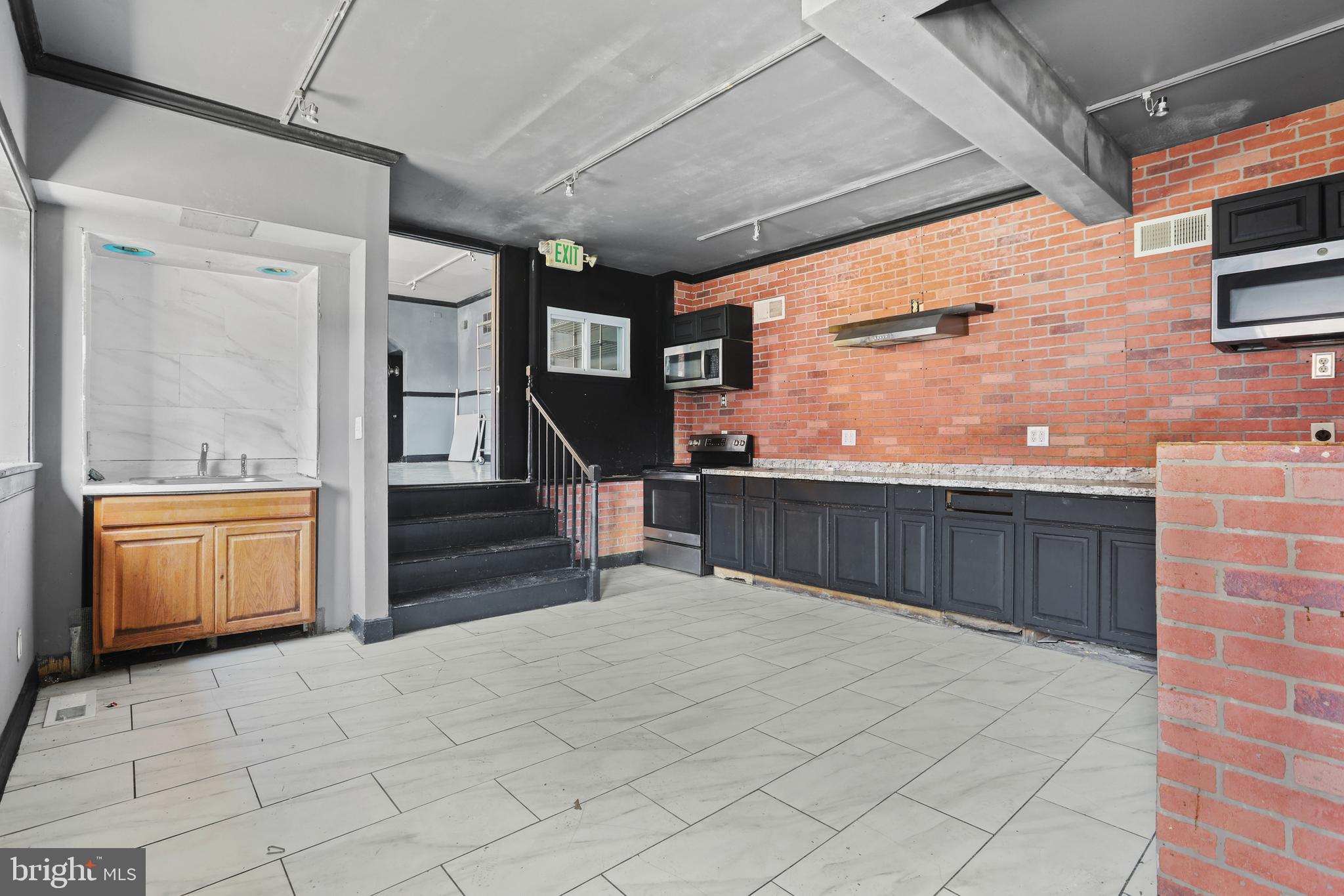 MOUNT VERNON PLACE HISTORIC DISTRICT - Commercial Sale