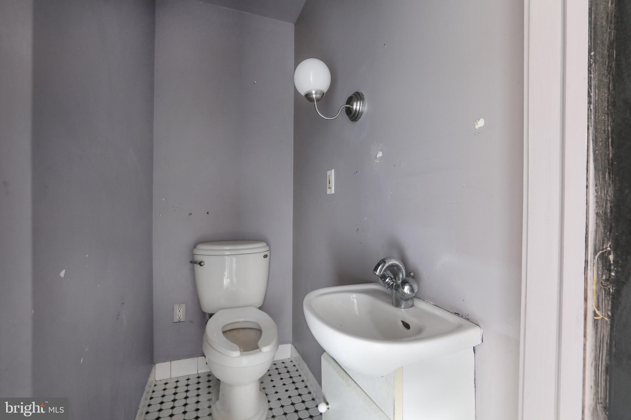 MOUNT VERNON PLACE HISTORIC DISTRICT - Commercial Sale