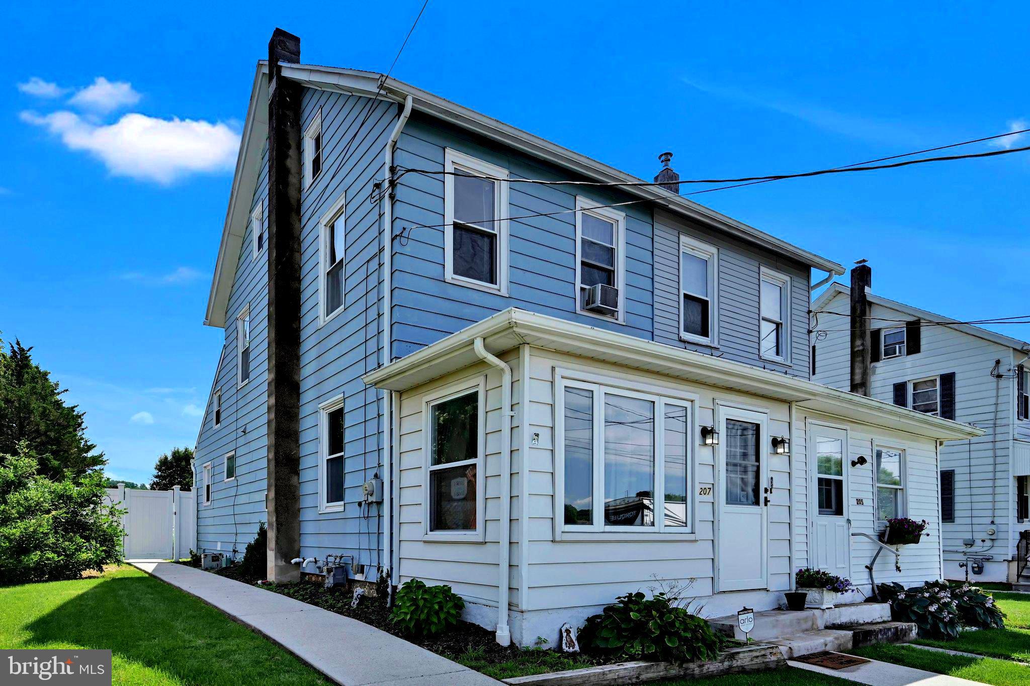 207 E HUNTER STREET