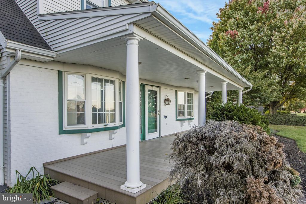 Photo of 710 W Lexington Road, LITITZ, PA 17543 (MLS # PALA2059658)