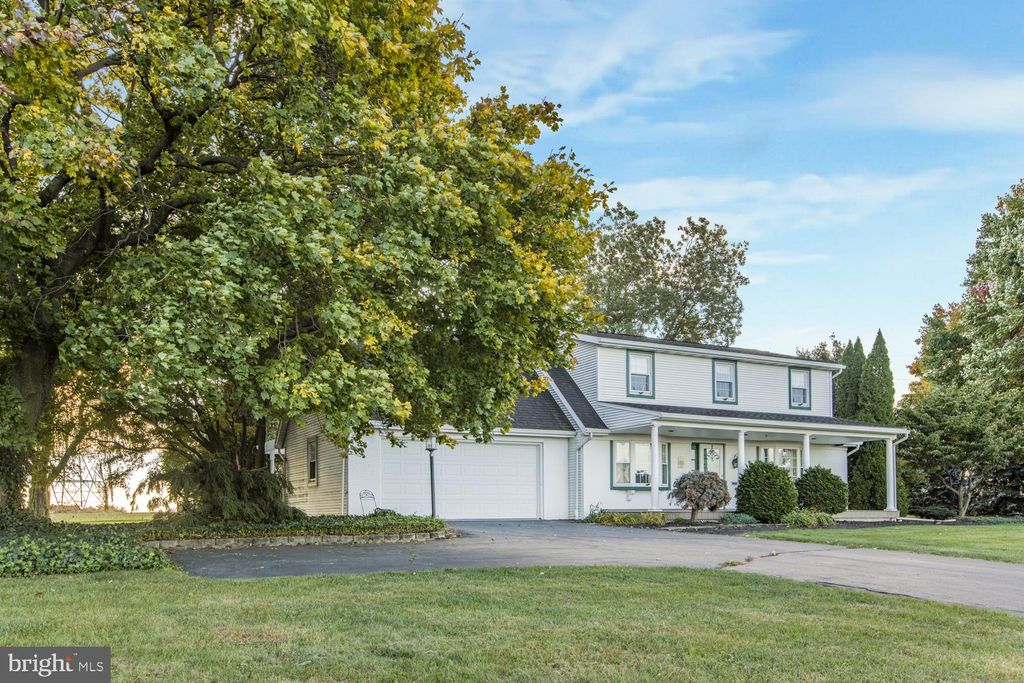 Photo of 710 W Lexington Road, LITITZ, PA 17543 (MLS # PALA2059658)