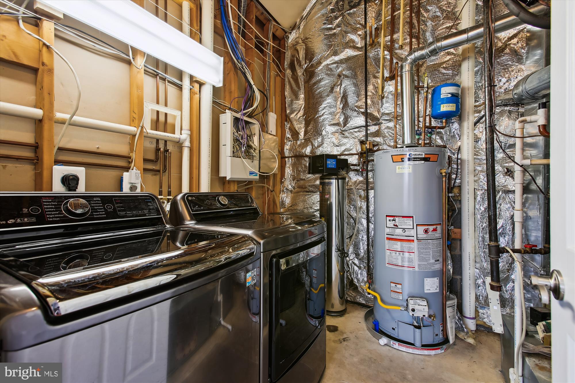 GOVERNORS GROVE - Residential Lease