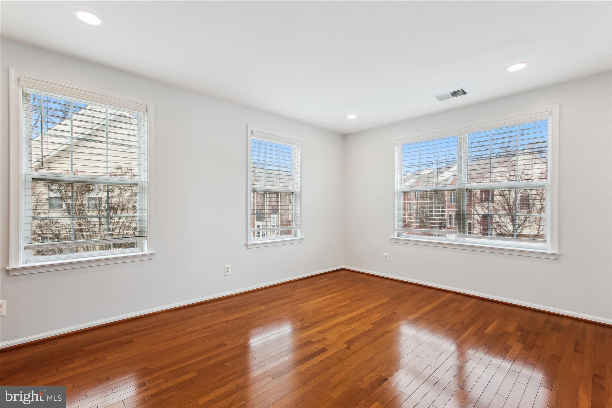 GOVERNORS GROVE - Residential Lease