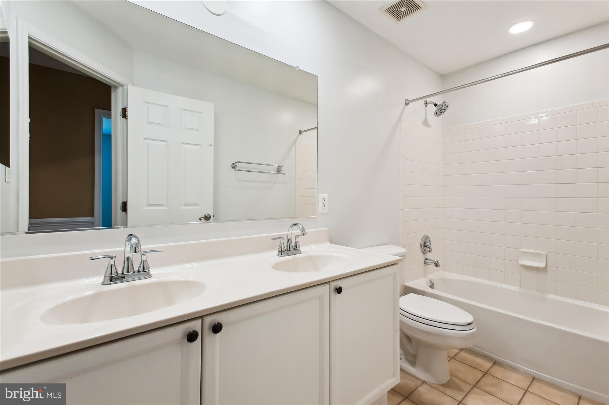 GOVERNORS GROVE - Residential Lease