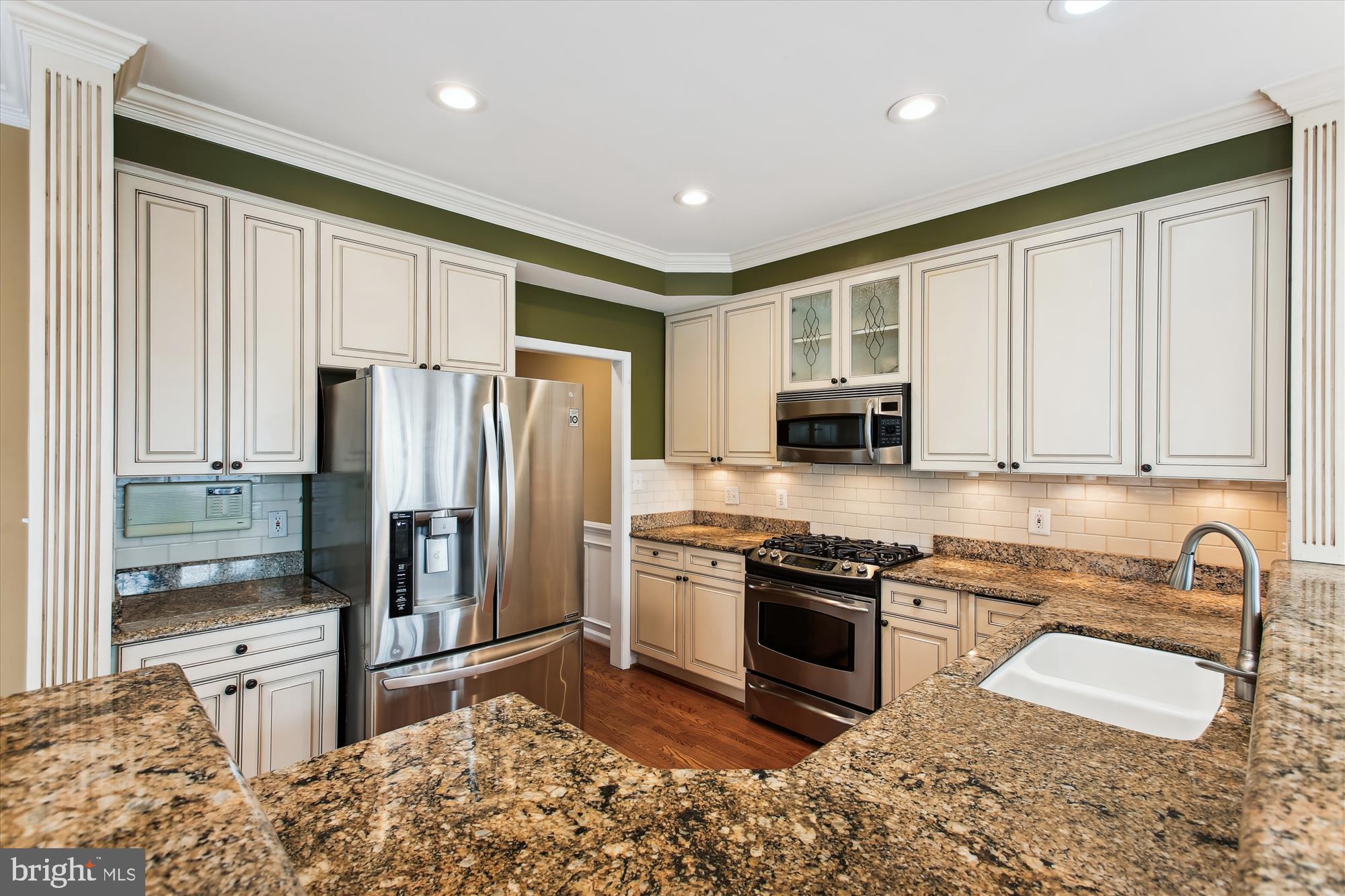 GOVERNORS GROVE - Residential Lease