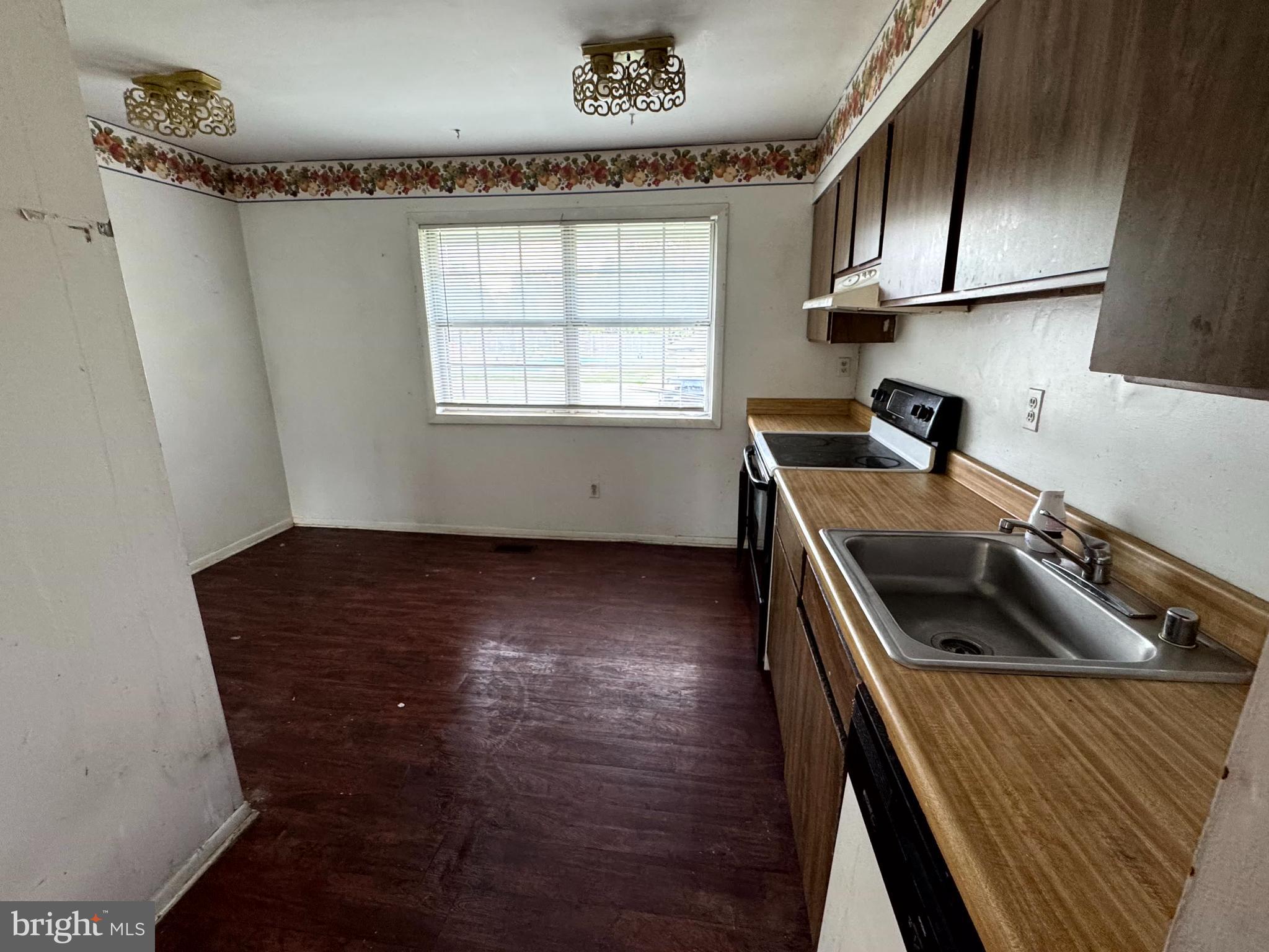 QUAIL MEADOWS TOWNHOUSES - Residential