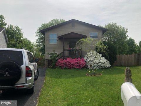 Photo of 410 Hummer Court, STERLING, VA 20164 (MLS # VALO2129434)