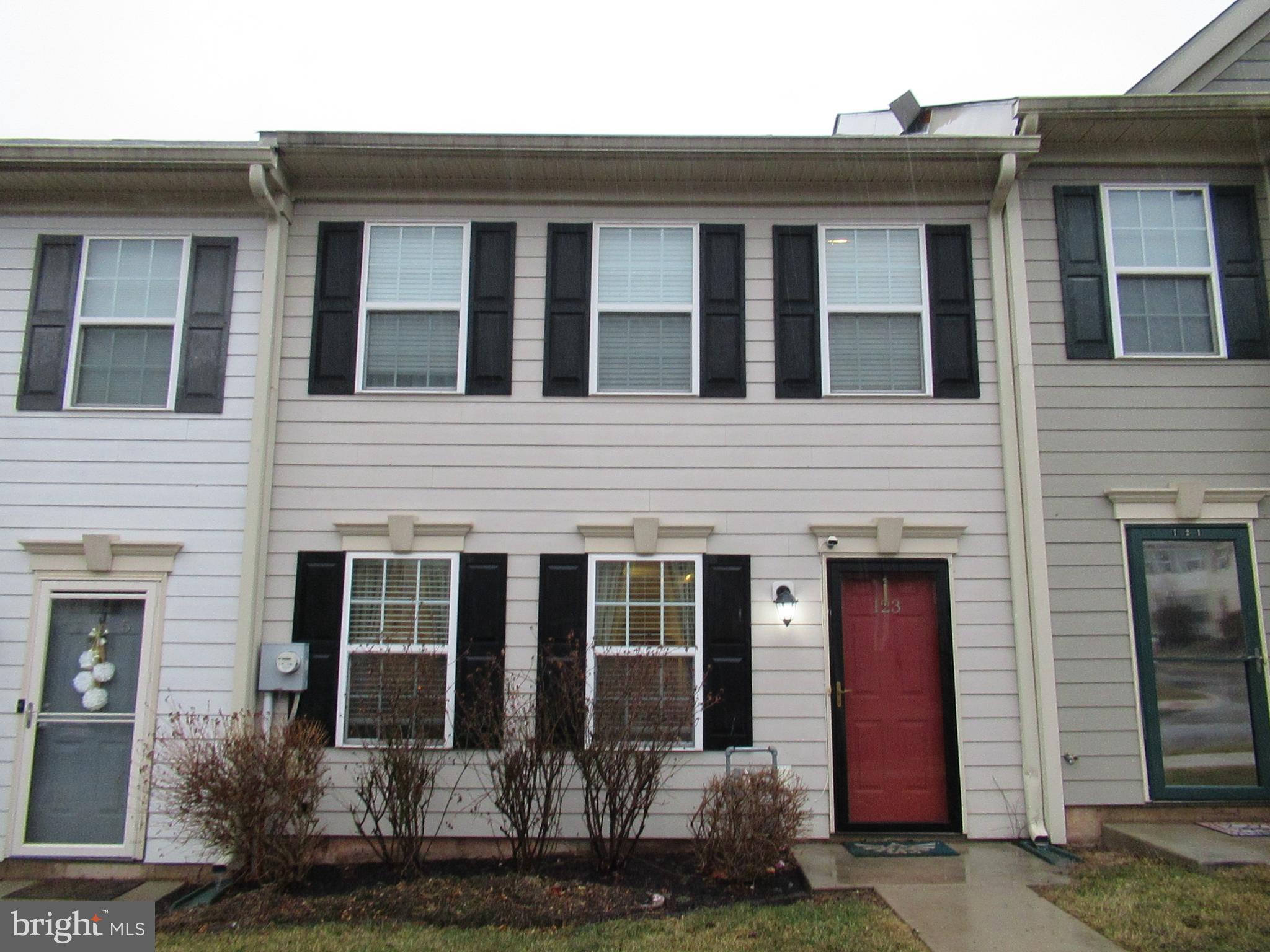2 story townhome - 3 bedrooms - open floor plan - perfect for entertaining - living room entrance that flows into dining room - eat-in kitchen with island, breakfast bar, pantry and to exit to back and the 2 car parking. Powder room and closet complete the main floor. Upper level has 3 bedrooms - primary bedroom with walk-in closet and access to the full hall bath. 2 additional bedrooms and laundry closet complete the 2nd floor. Convenient location to major routes, local parks and shopping centers.