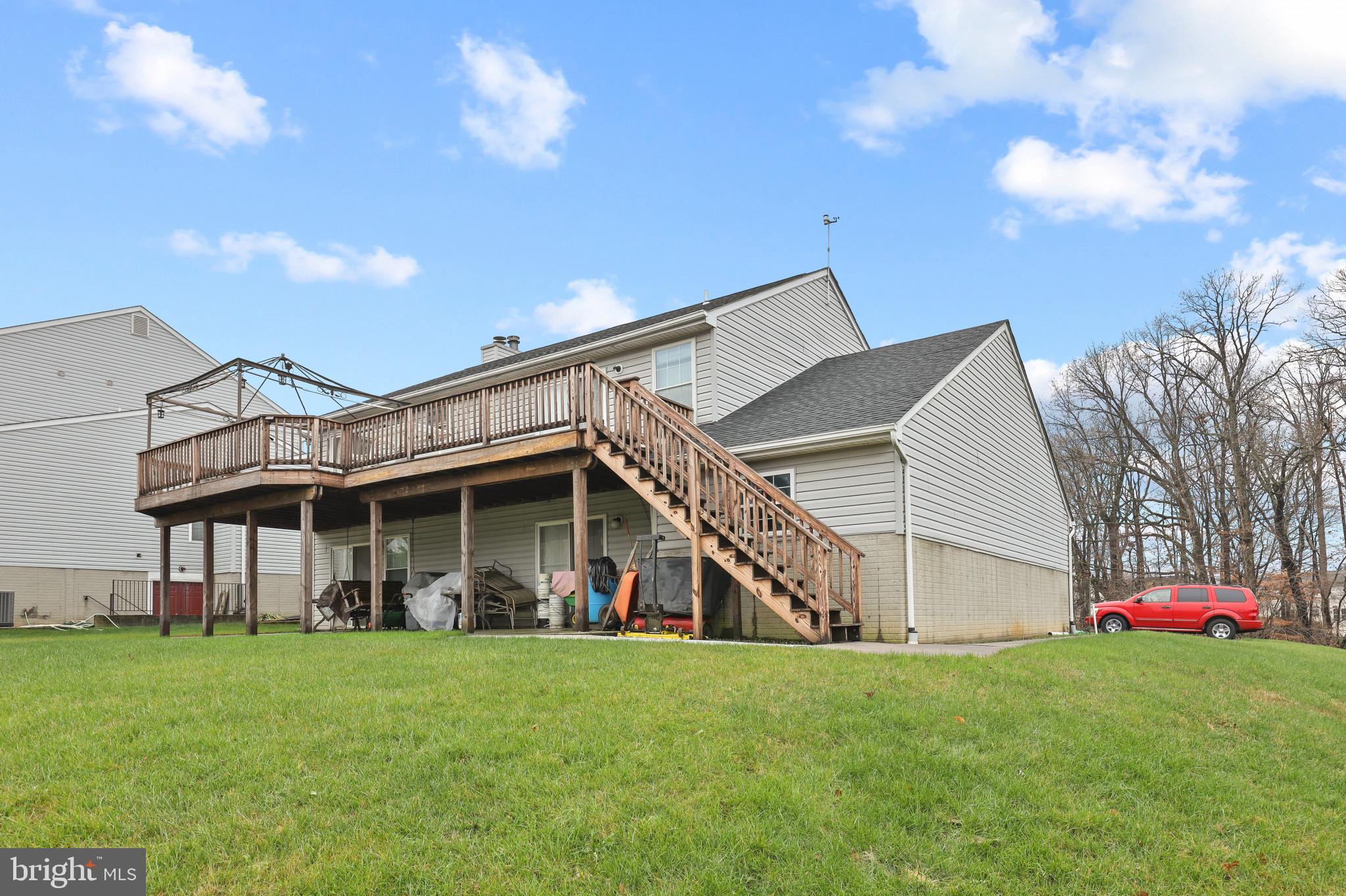 EQUESTRIAN ACRES - Residential