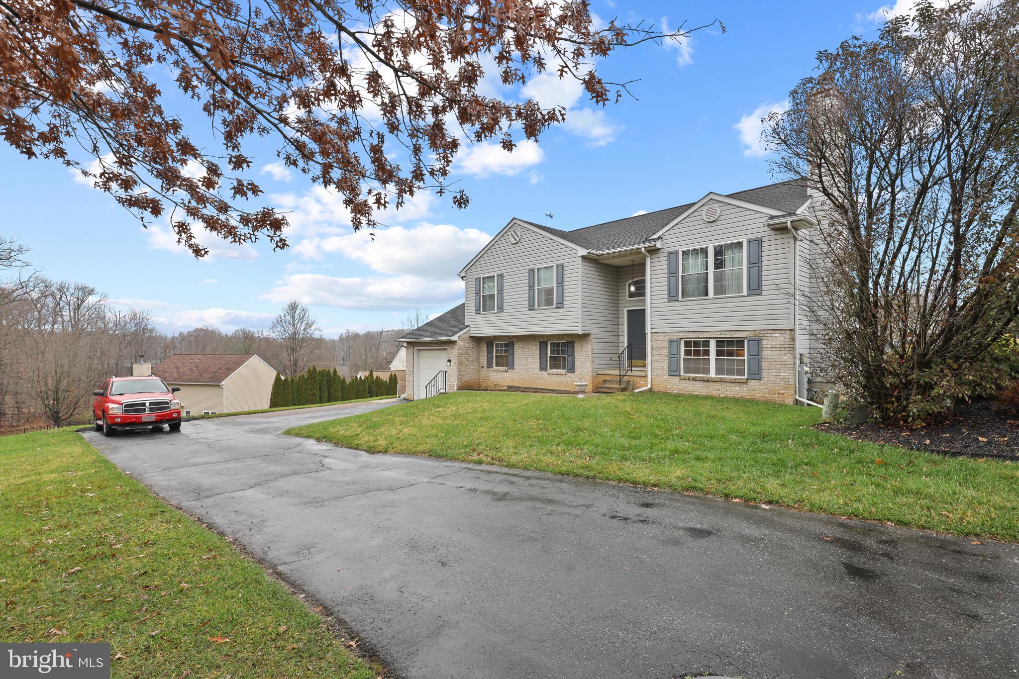 EQUESTRIAN ACRES - Residential