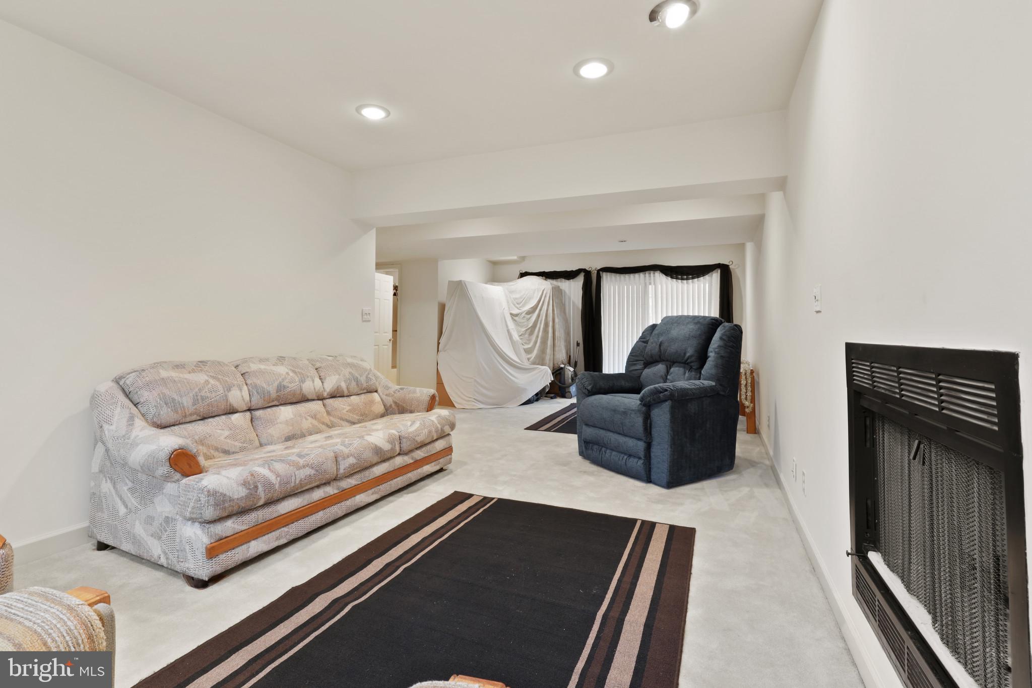 EQUESTRIAN ACRES - Residential