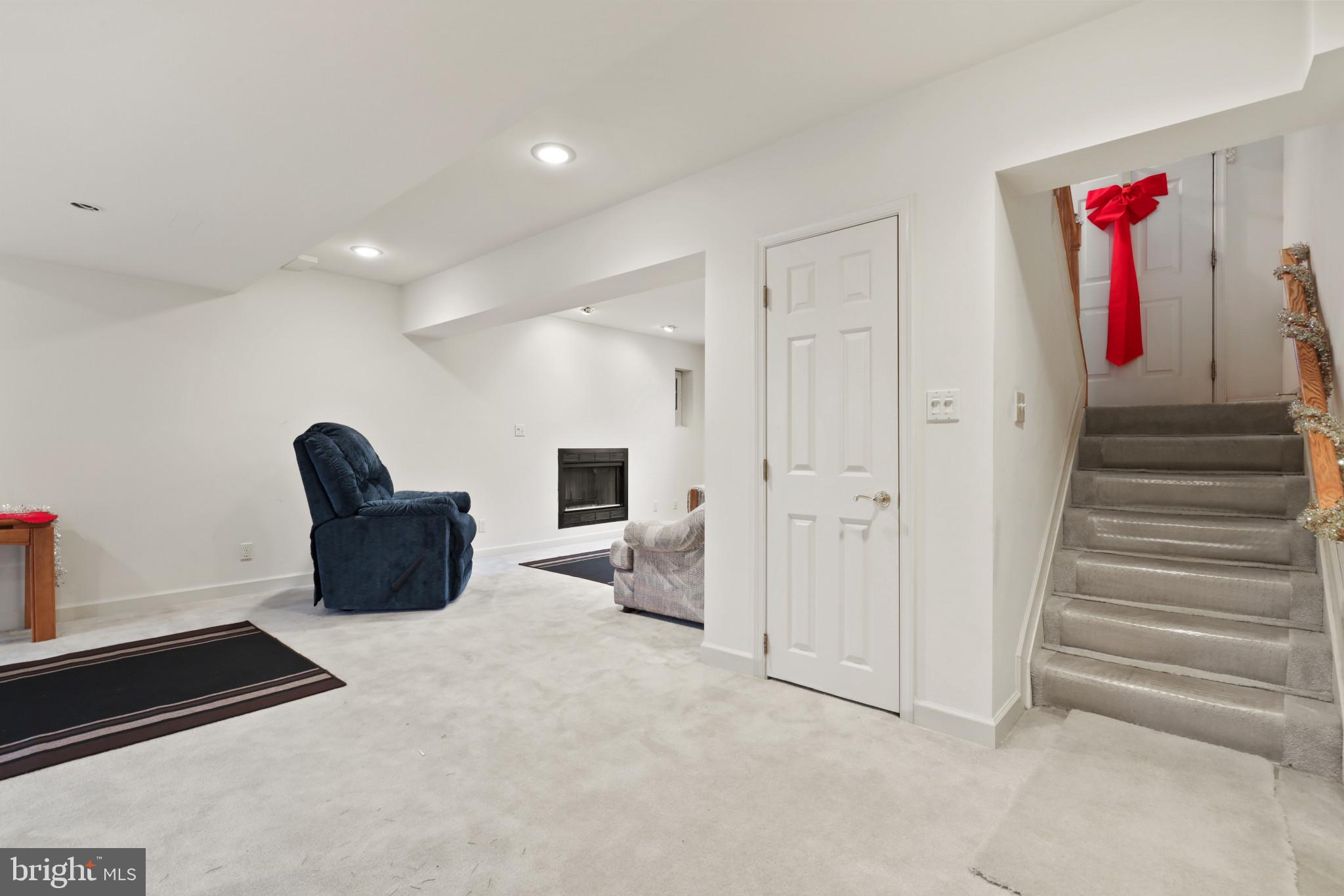 EQUESTRIAN ACRES - Residential