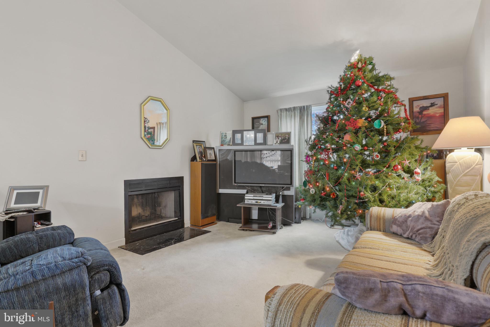 EQUESTRIAN ACRES - Residential