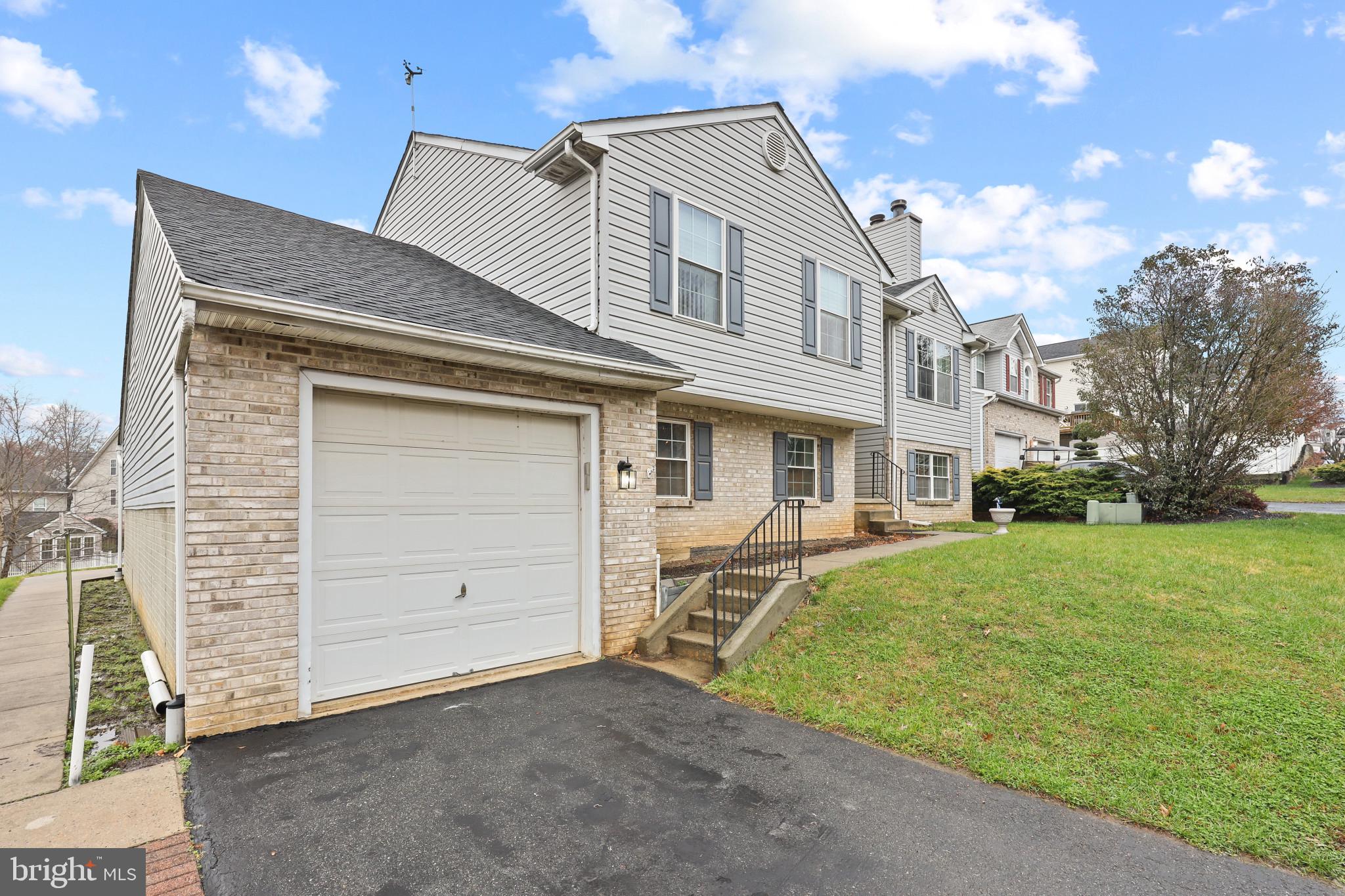 EQUESTRIAN ACRES - Residential