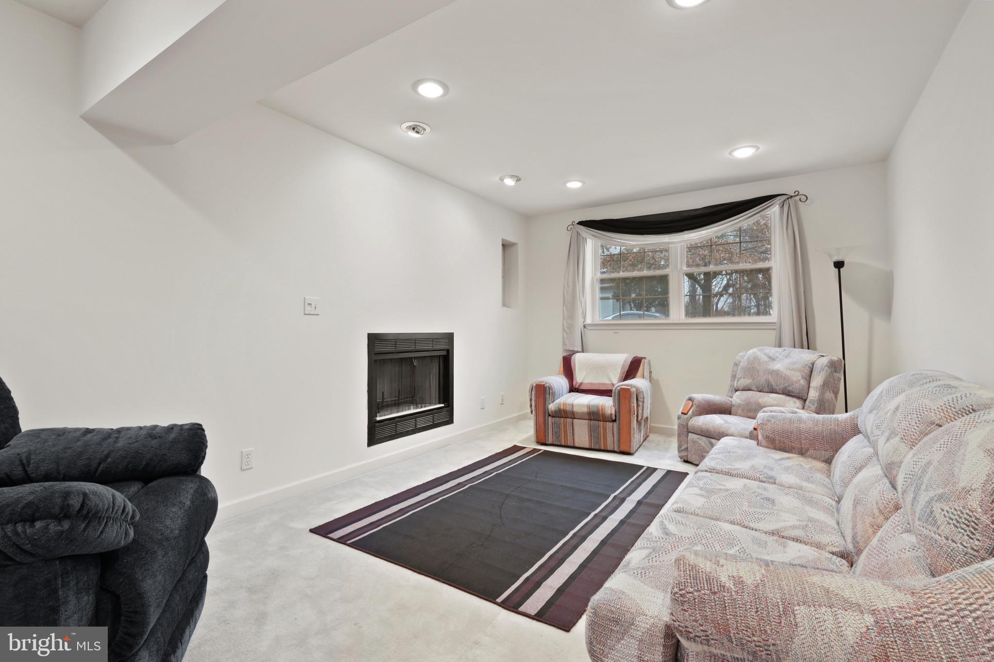 EQUESTRIAN ACRES - Residential