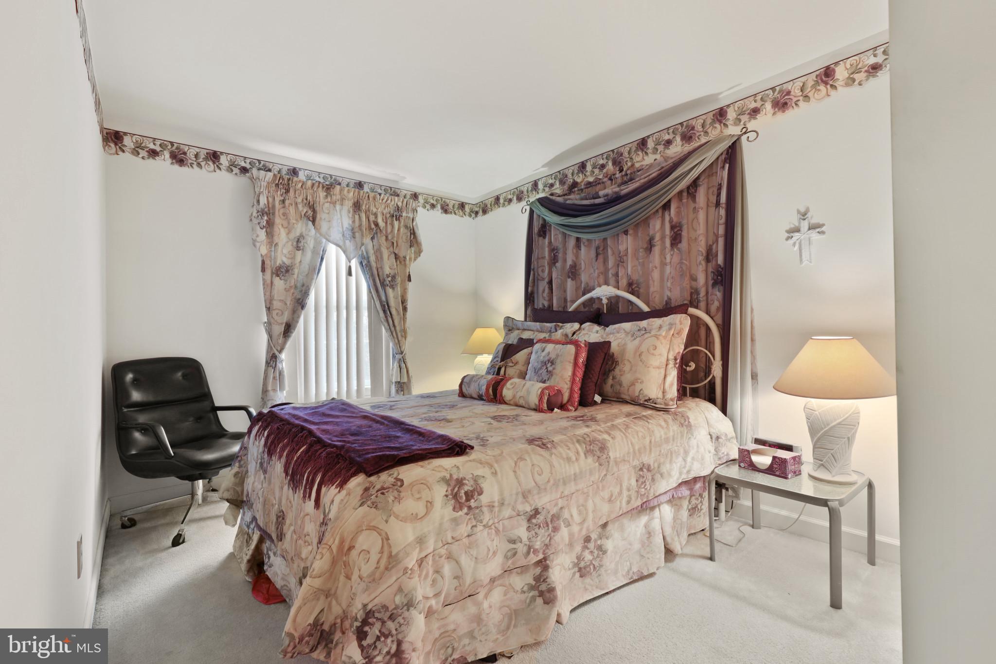 EQUESTRIAN ACRES - Residential