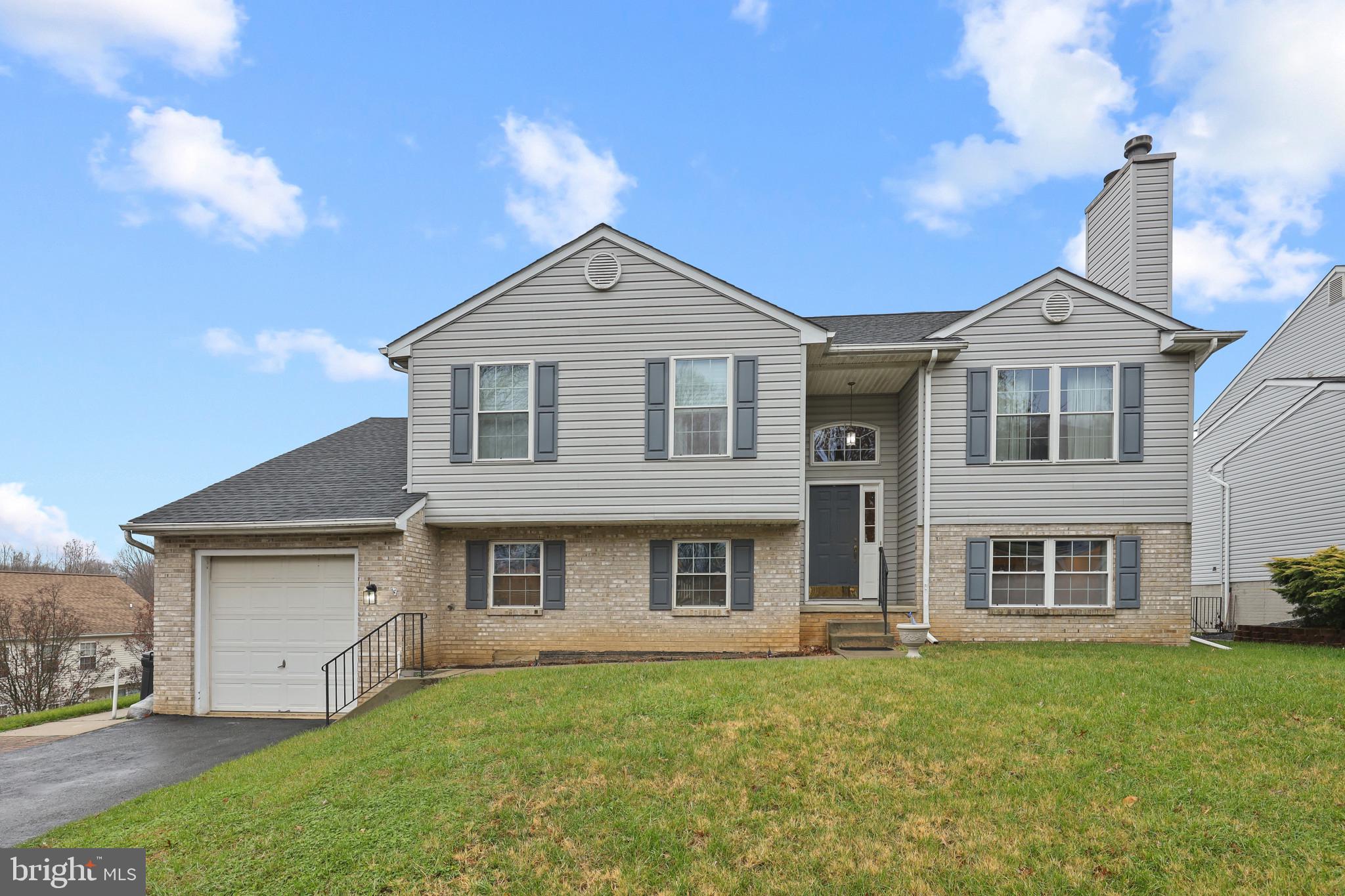 EQUESTRIAN ACRES - Residential