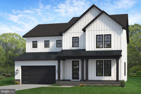 Homes For Sale - 102 Moore Avenue<br/> VIENNA, VA 22180