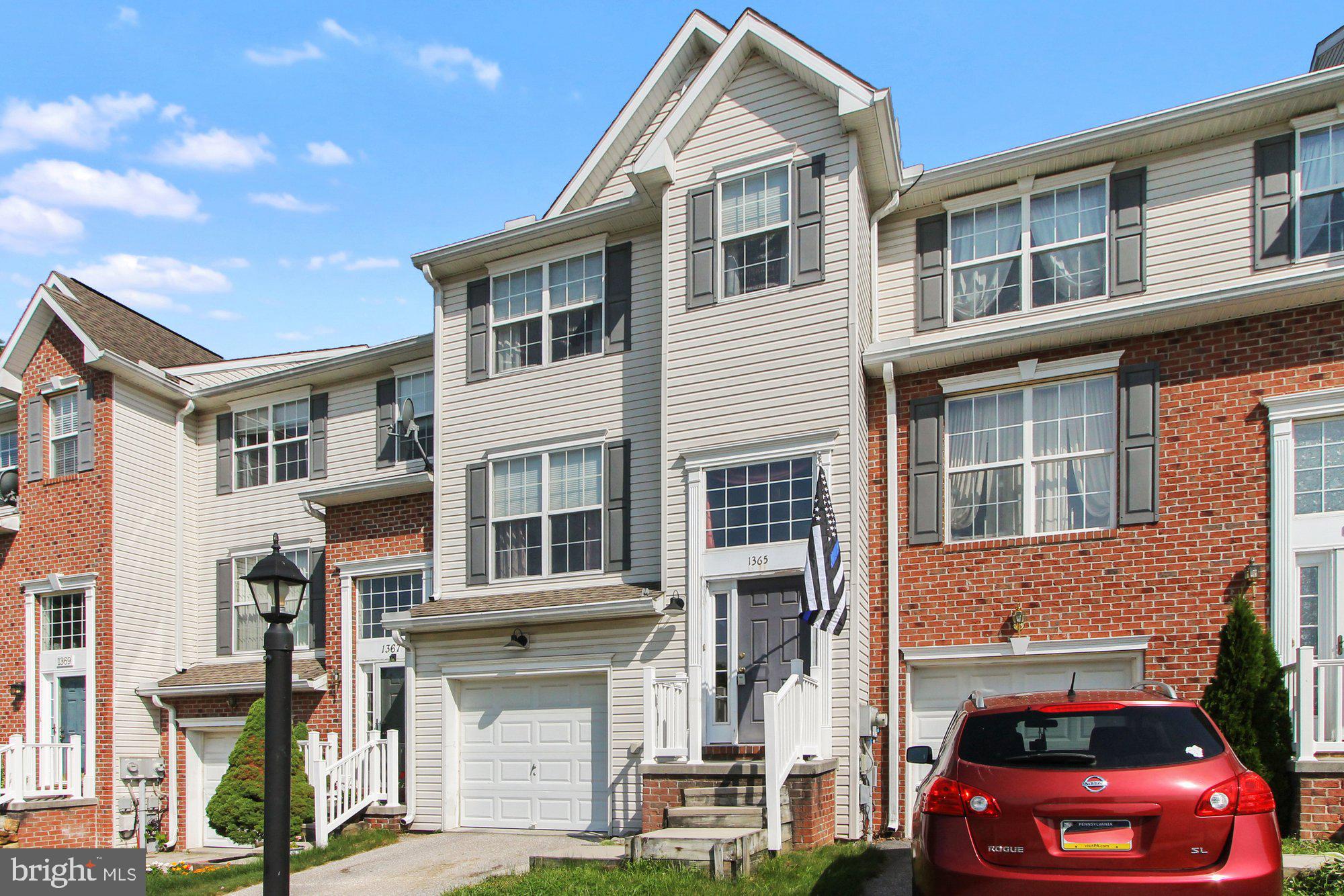 COLONIAL HILLS - Residential