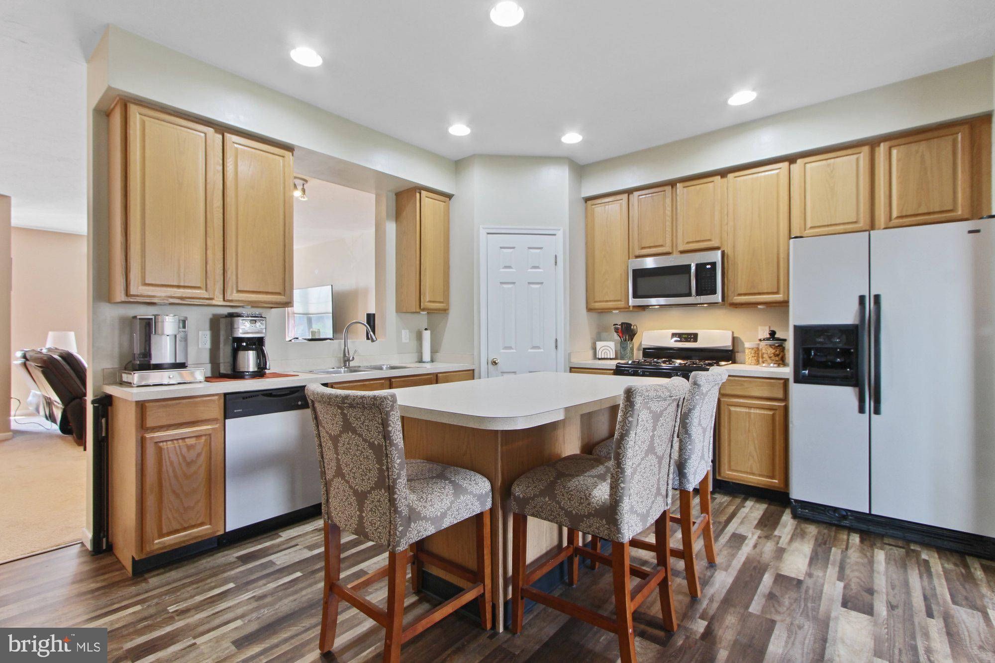 COLONIAL HILLS - Residential