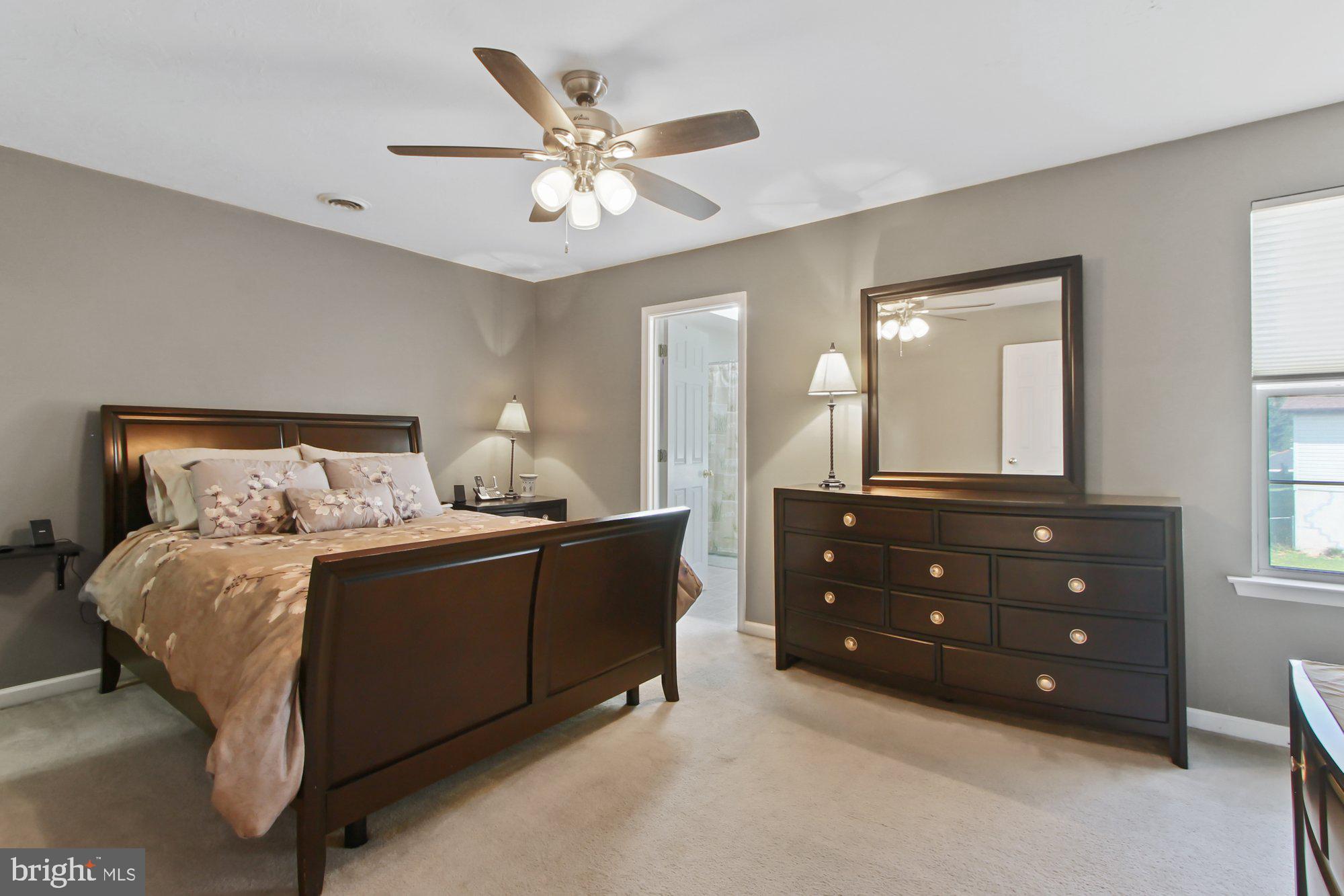 COLONIAL HILLS - Residential