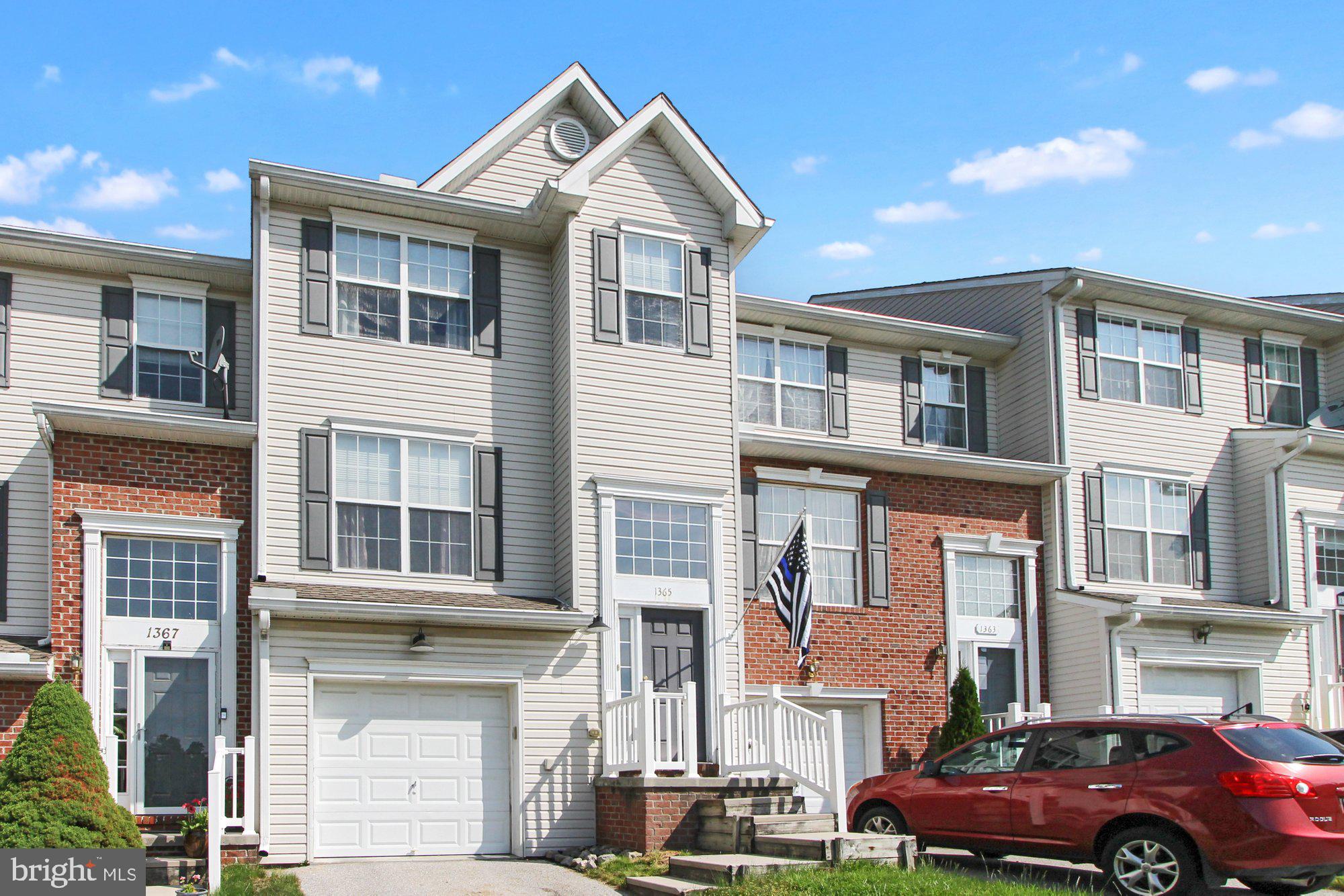 COLONIAL HILLS - Residential