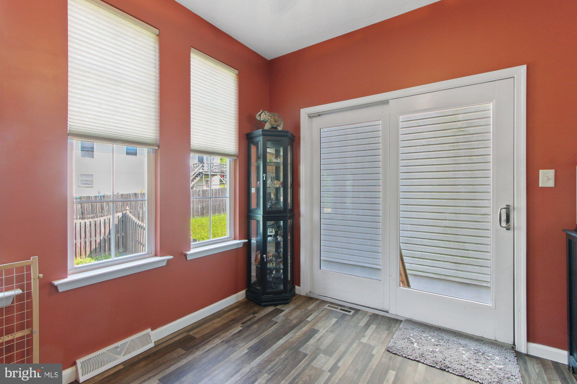 COLONIAL HILLS - Residential