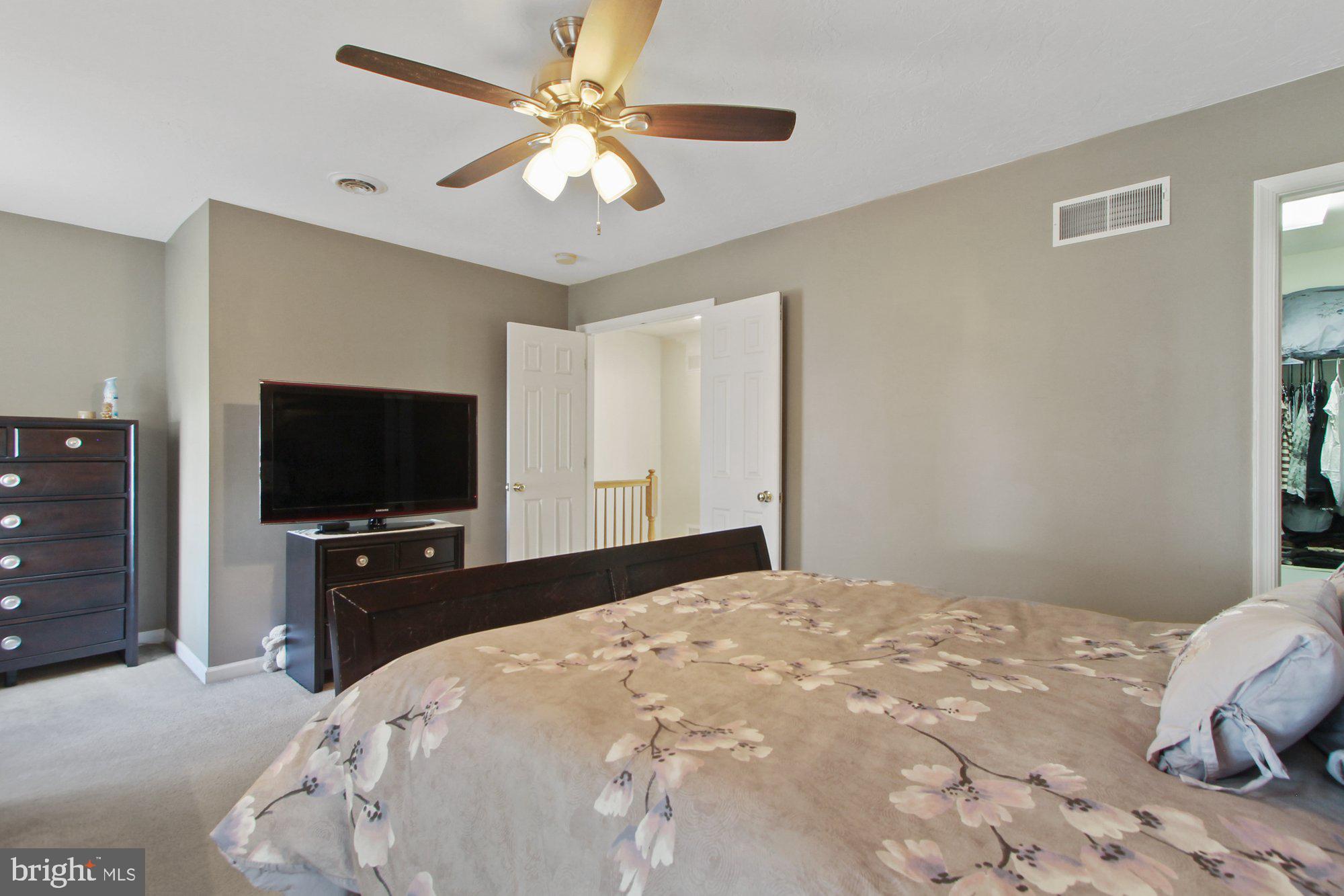 COLONIAL HILLS - Residential
