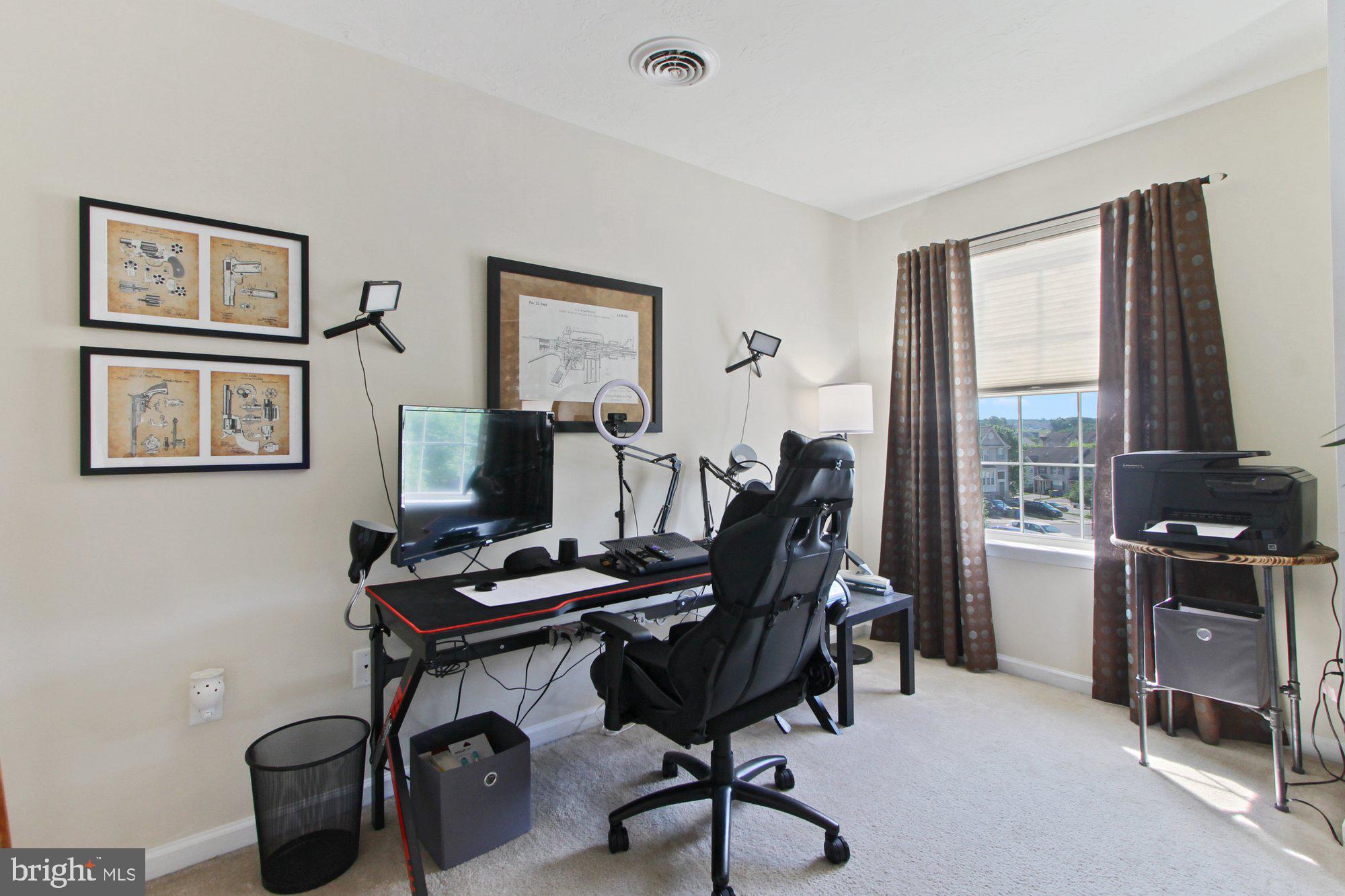 COLONIAL HILLS - Residential