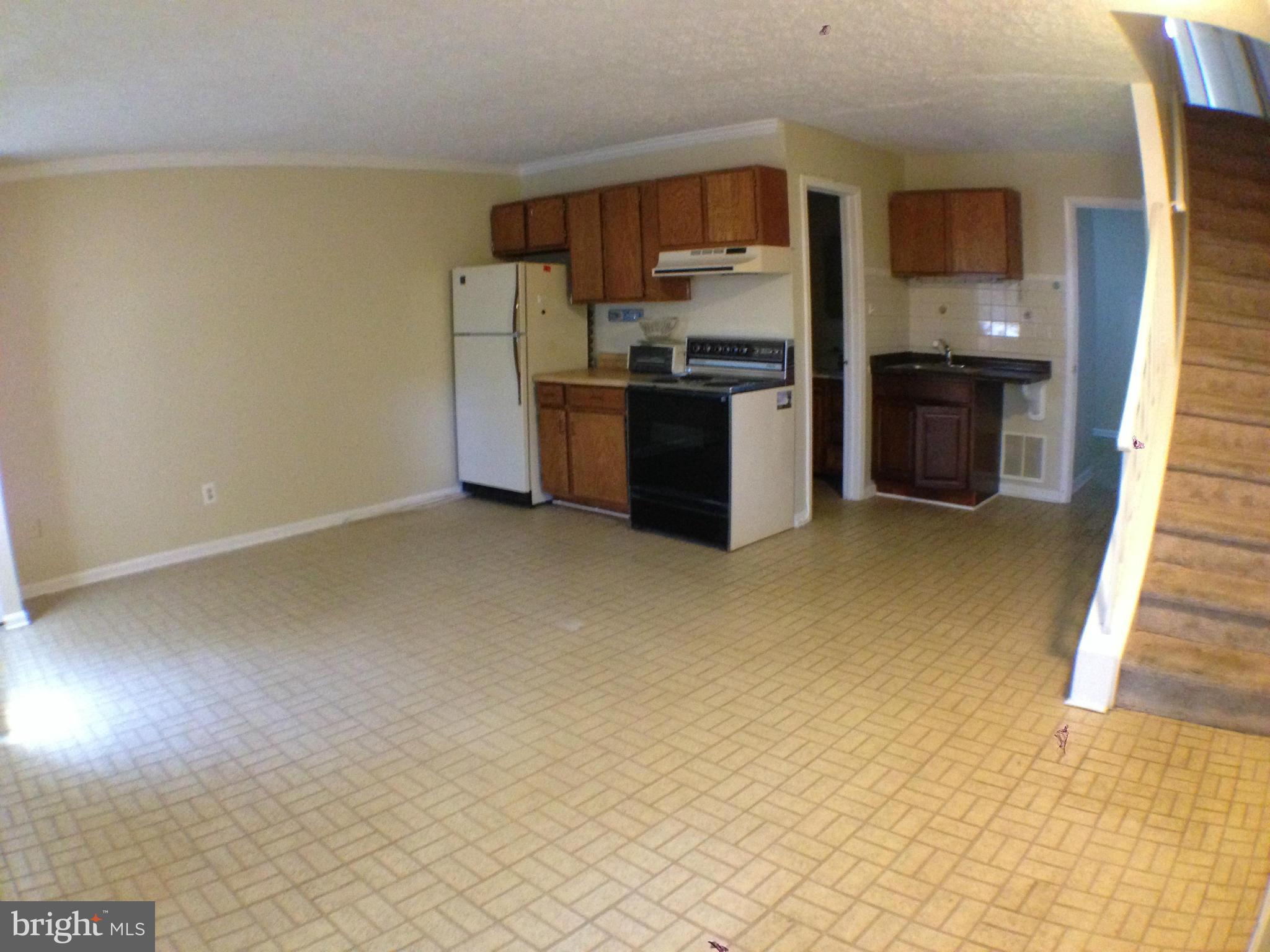 WOODLAWN MEWS - Residential Lease