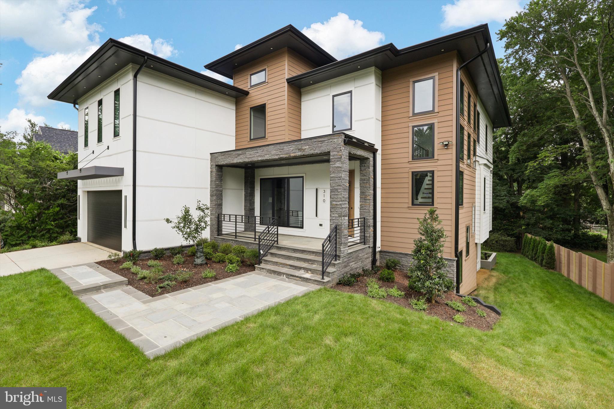310 JOHNSON STREET SW