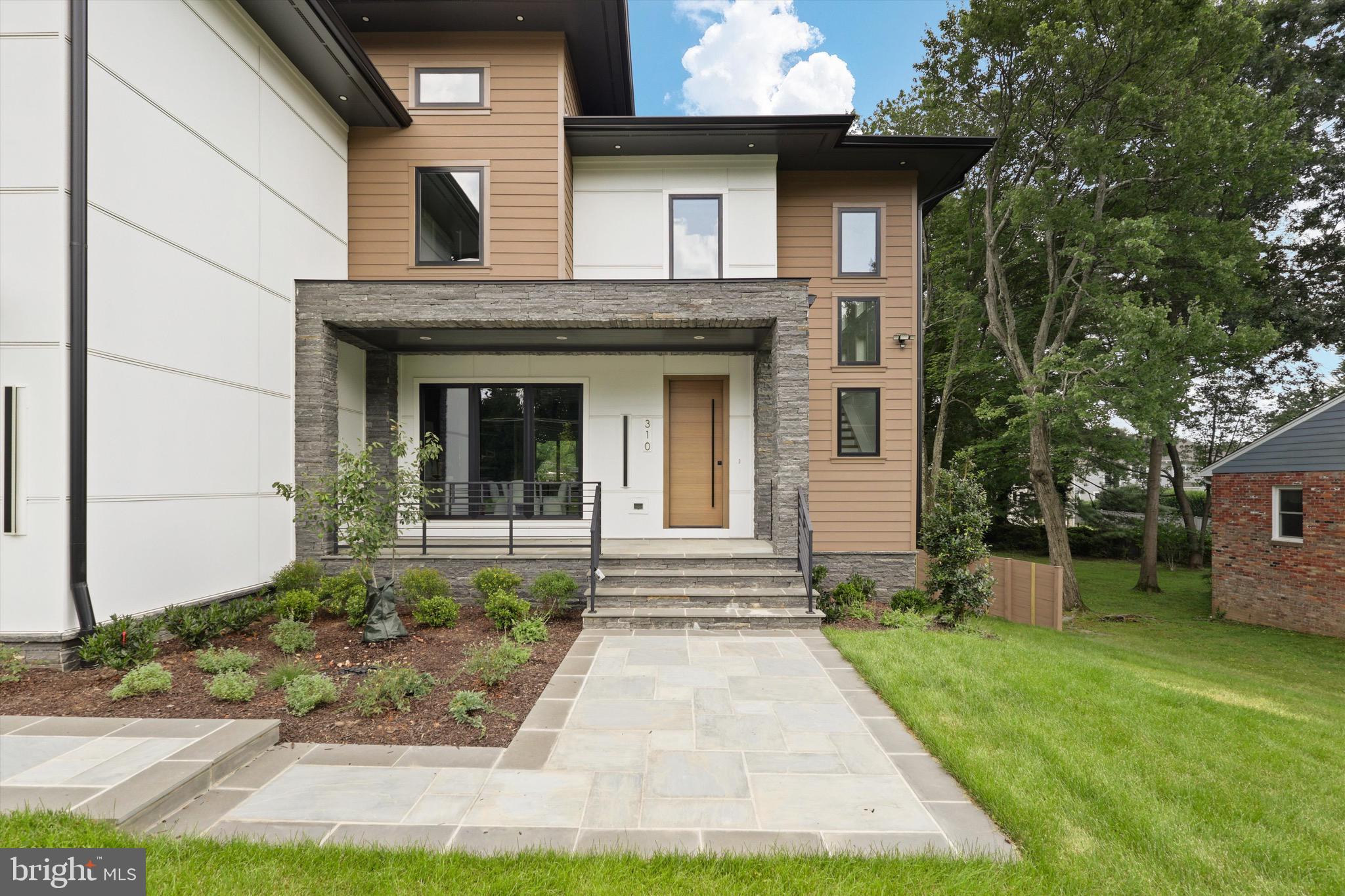310 JOHNSON STREET SW
