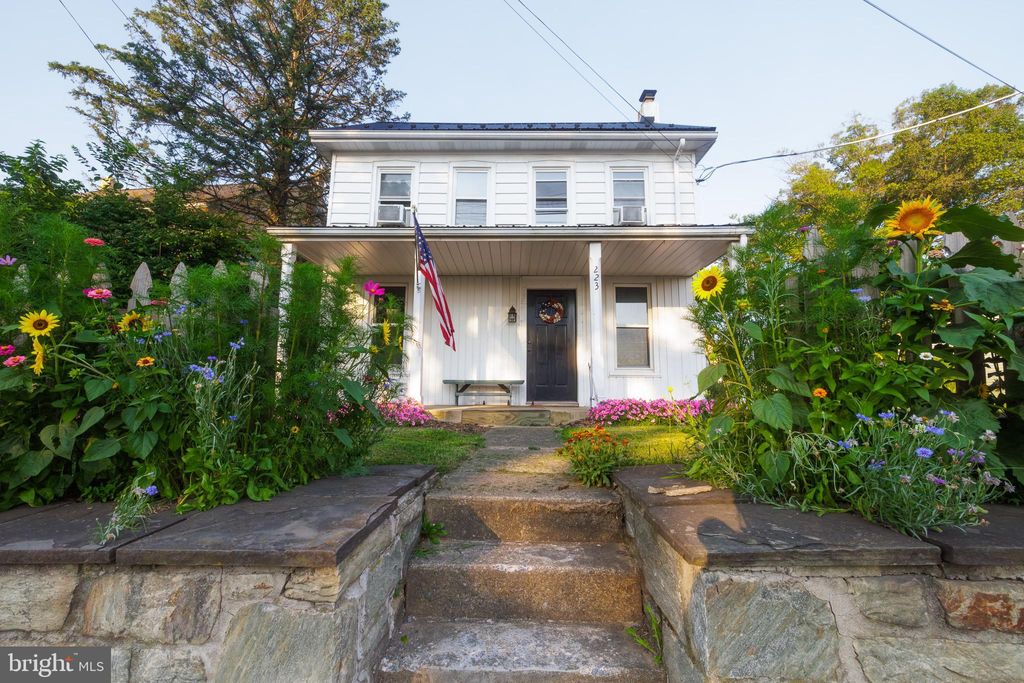 Photo of 223 S State Street, LEOLA, PA 17540 (MLS # PALA2073246)