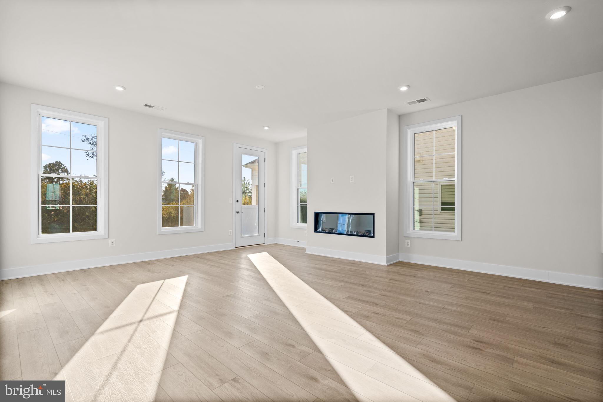 HIATT POINTE AT SNOWDEN BRIDGE - Residential