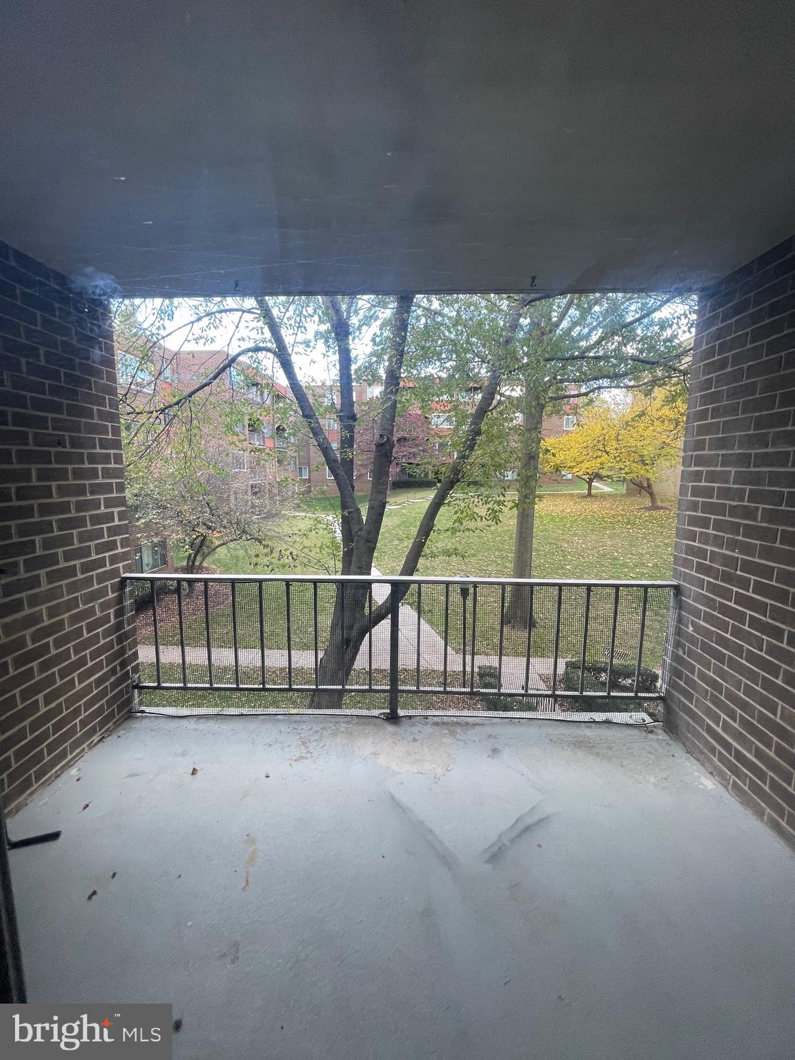 VILLA RIDGE CONDOMINIUM - Residential Lease