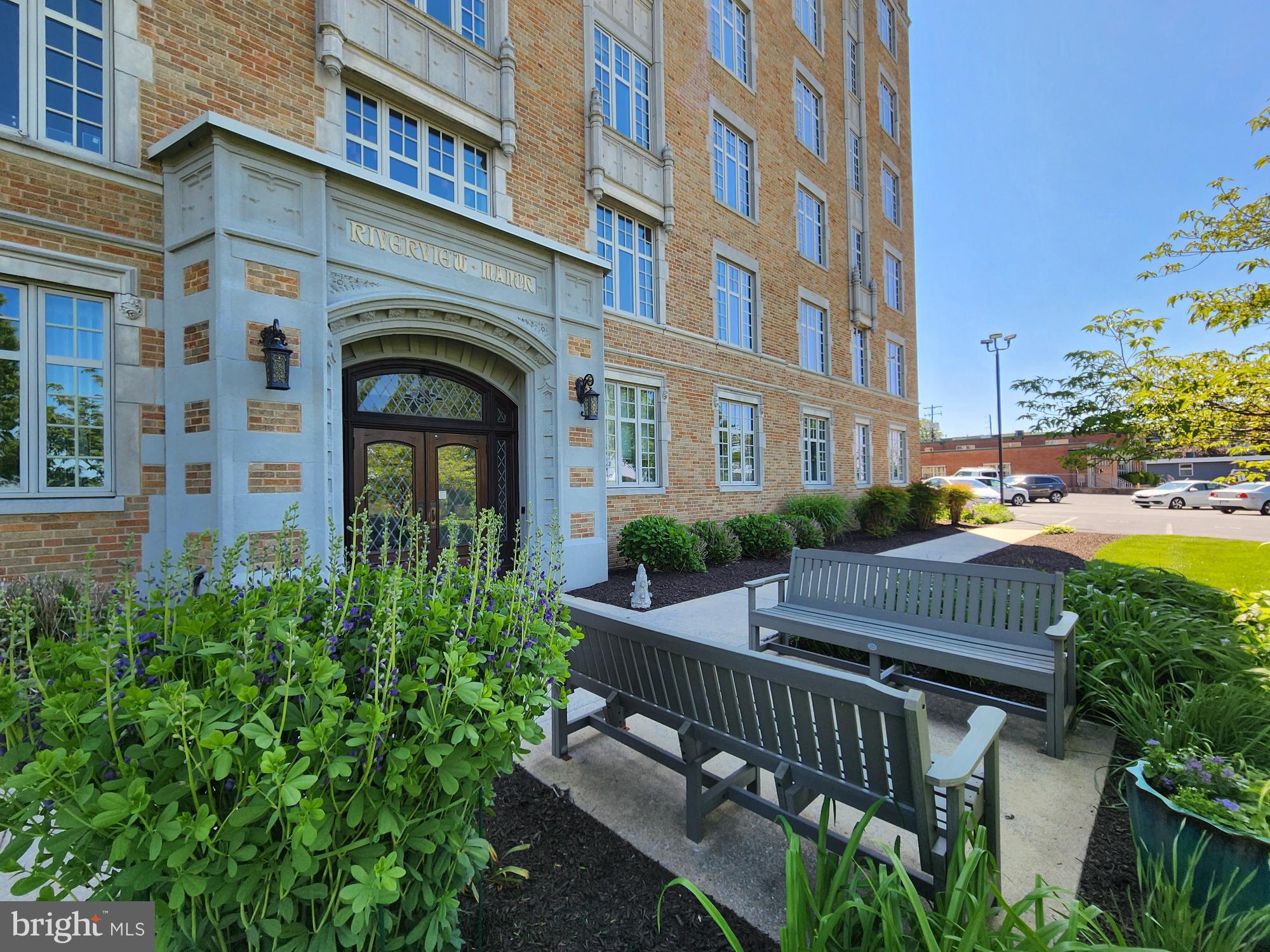 1525 N FRONT STREET