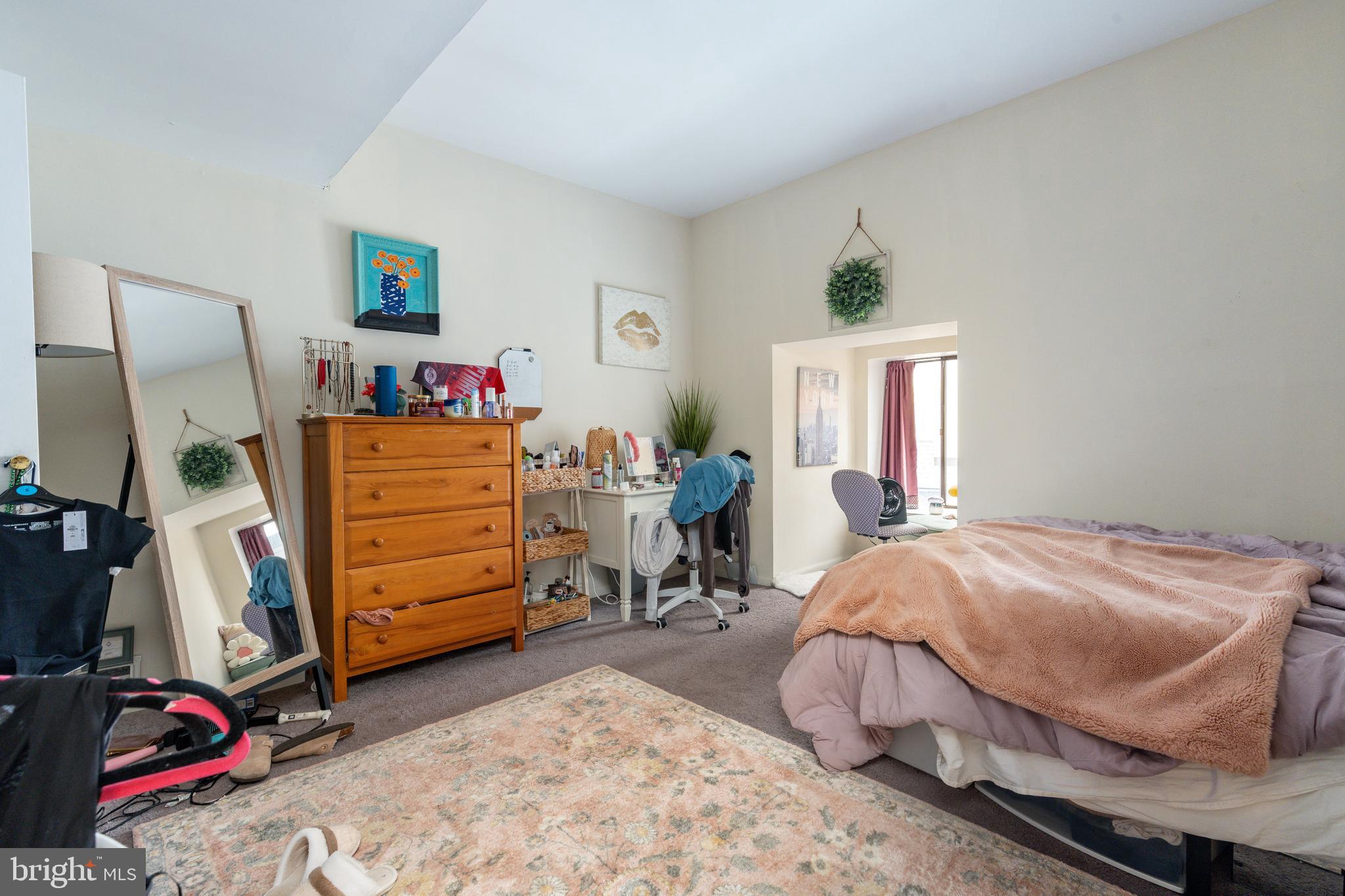 WASHINGTON SQ WEST - Residential Income