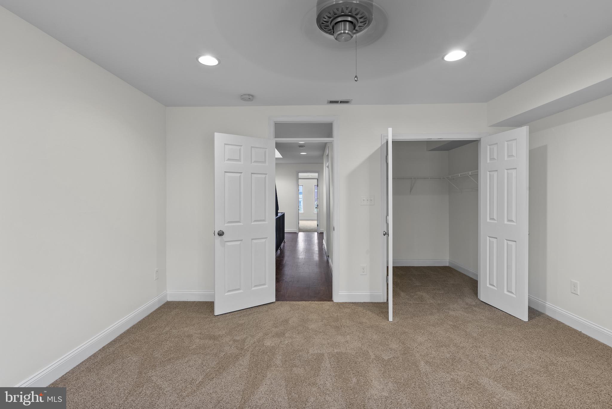 RIVERSIDE PARK - Residential Lease