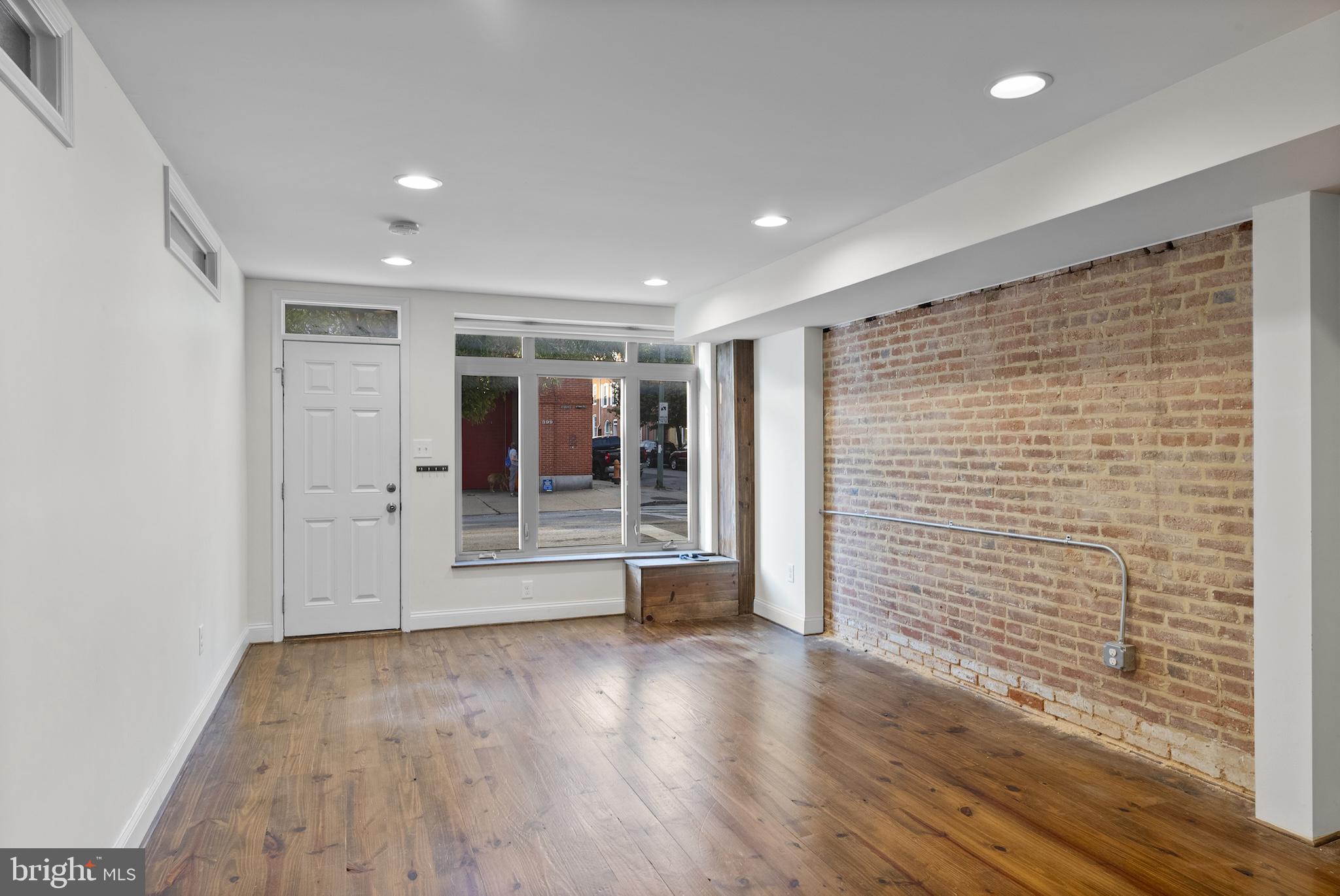 RIVERSIDE PARK - Residential Lease