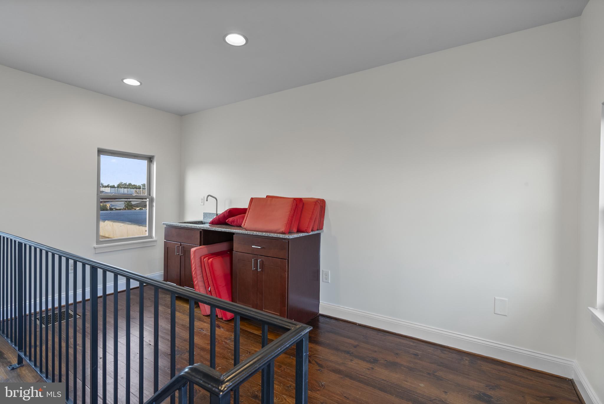 RIVERSIDE PARK - Residential Lease