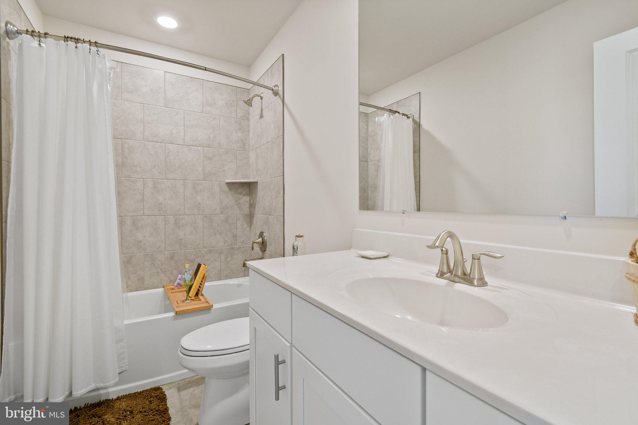 PLANTATION LAKES - Residential