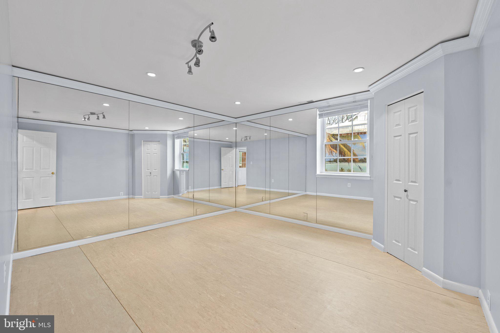 WILDWOOD MANOR - Residential Lease