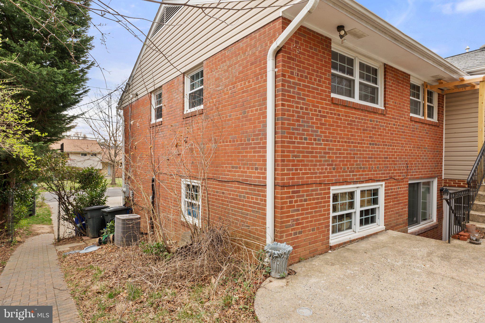 WILDWOOD MANOR - Residential Lease